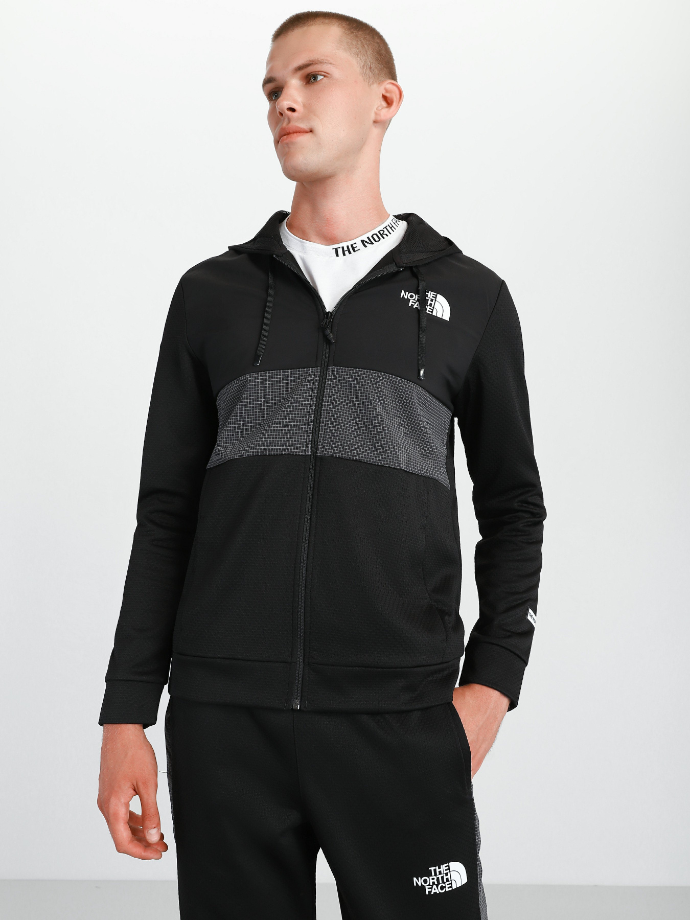 Худи и свитшоты The North Face Mountain Athletics модель NF0A5IBVJK31 Фото