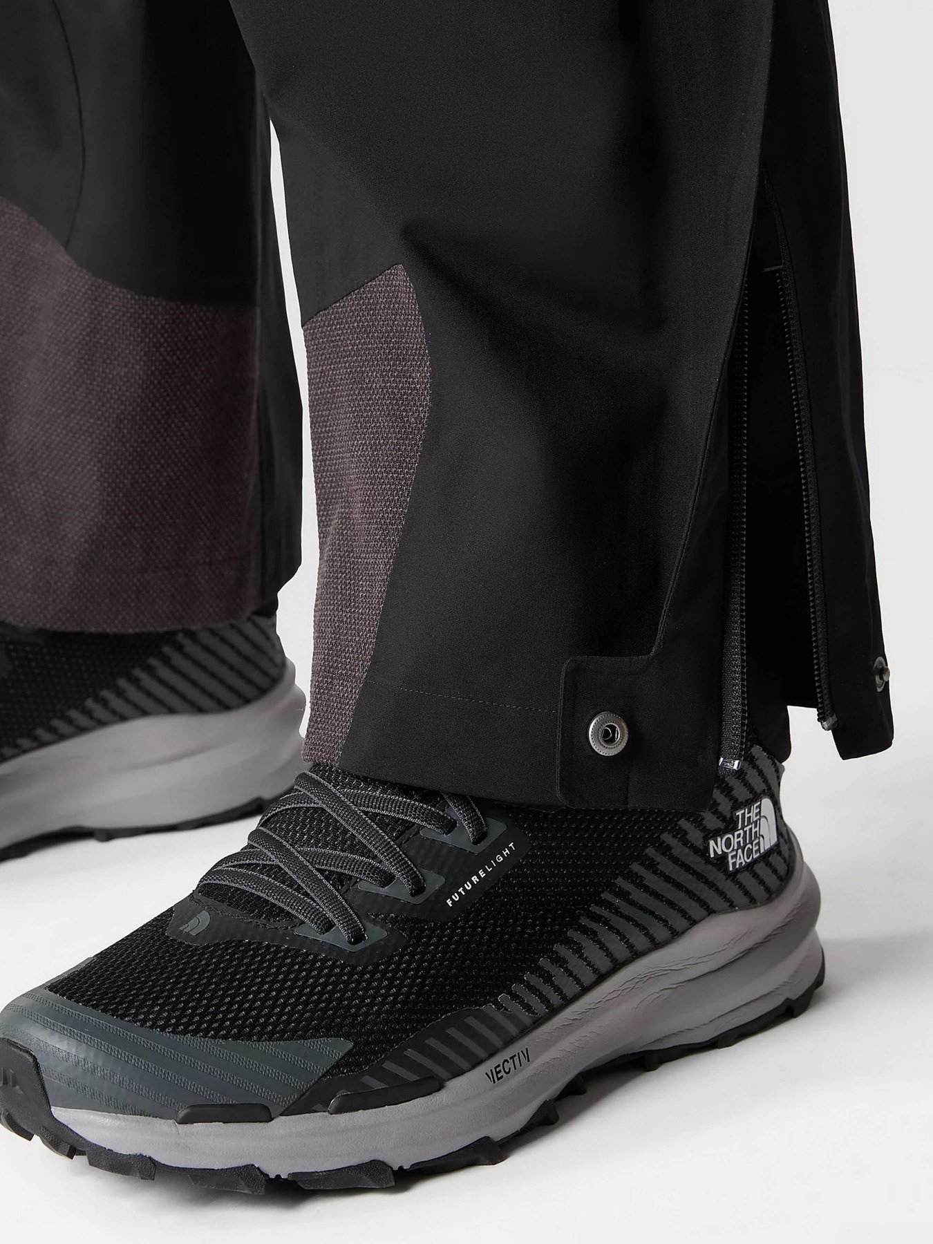 Штани The North Face Dryzzle FUTURELIGHT™ Full Zip модель NF0A4AHLJK31 Штани The North Face Dryzzle FUTURELIGHT™ Full Zip модель NF0A4AHLJK31 Фото