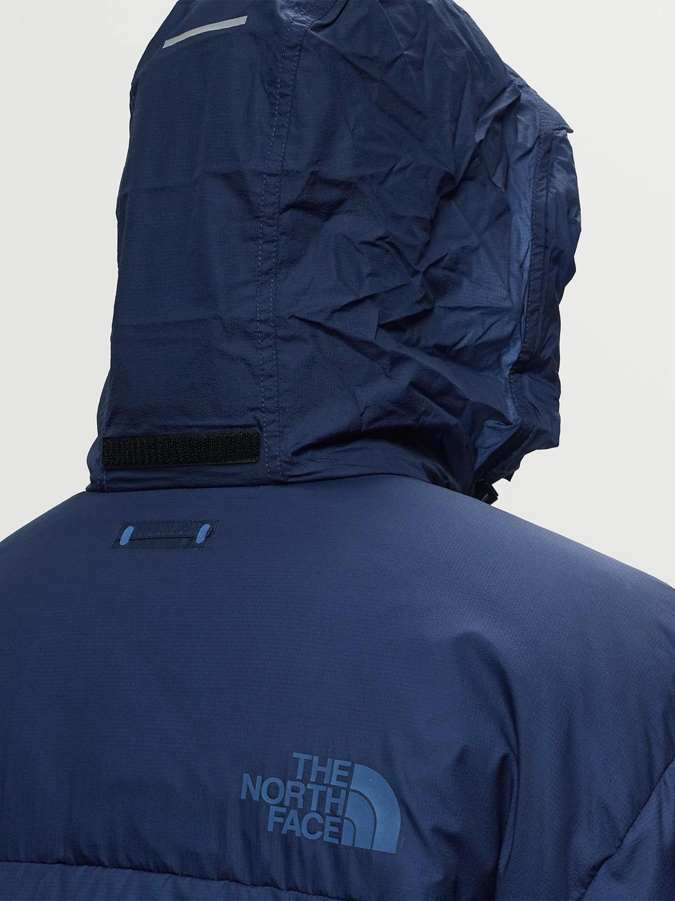 Куртки та дублянки The North Face Nuptse Padded модель NF0A7UQZO6Q1 Фото