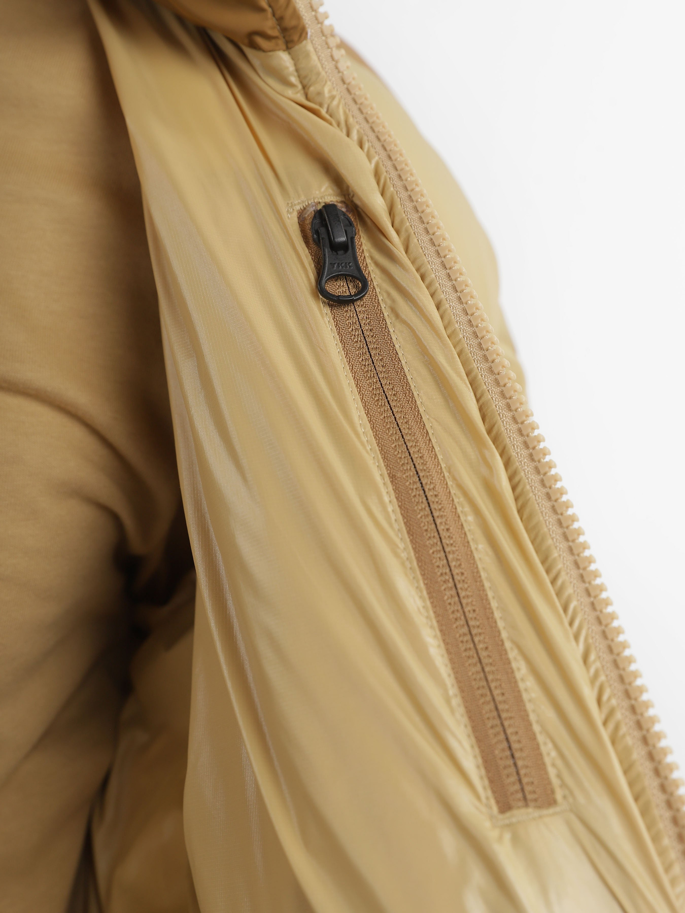 Куртки та дублянки The North Face Micro Ripstop Down модель NF0A852FQV31 Фото