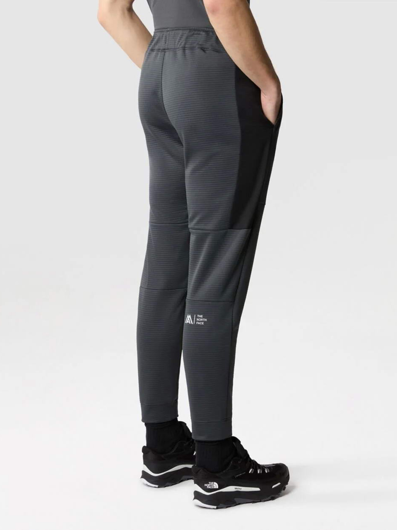 Штани The North Face Mountain Athletics Polar модель NF0A823UMN81 Фото