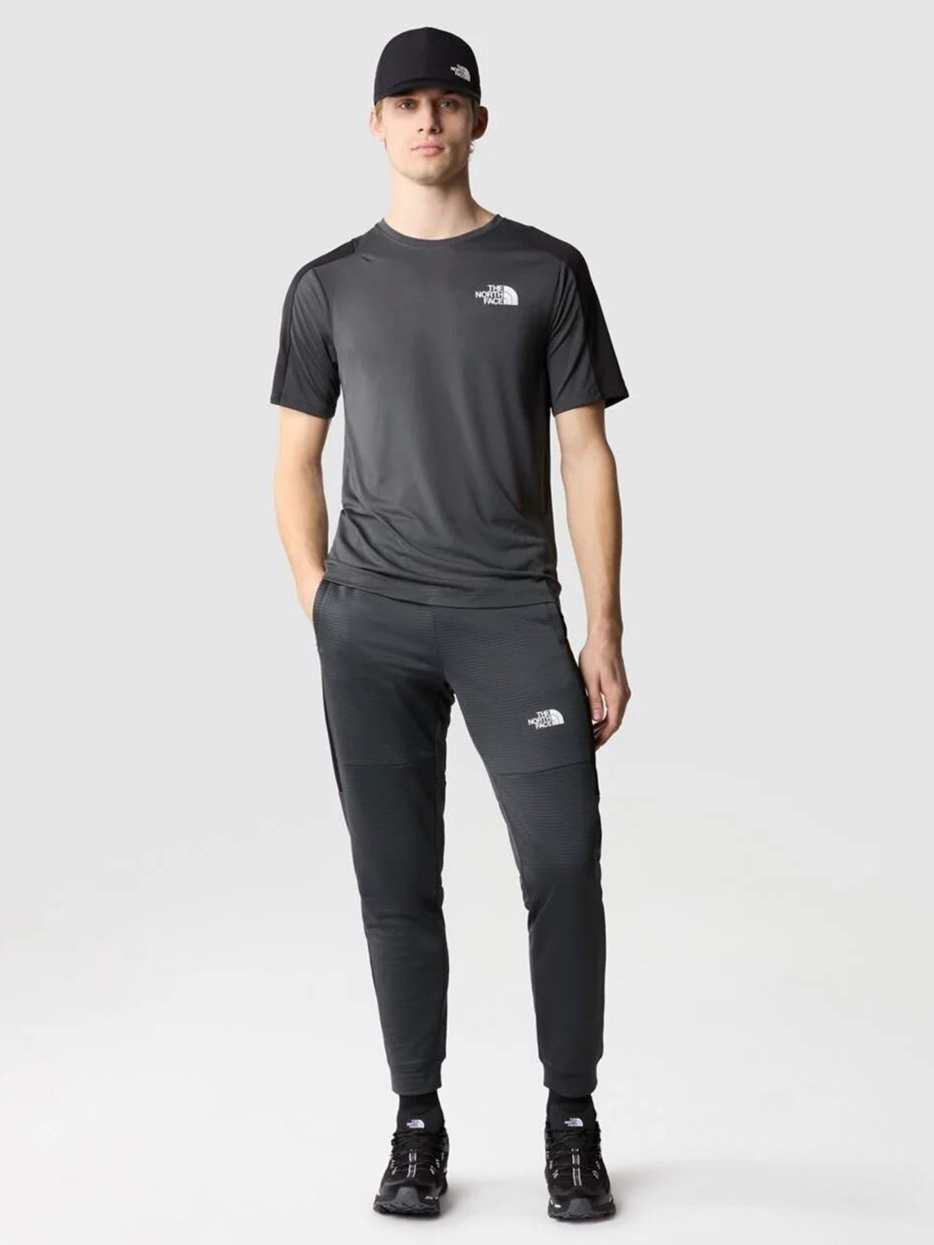 Штани The North Face Mountain Athletics Polar модель NF0A823UMN81 Фото