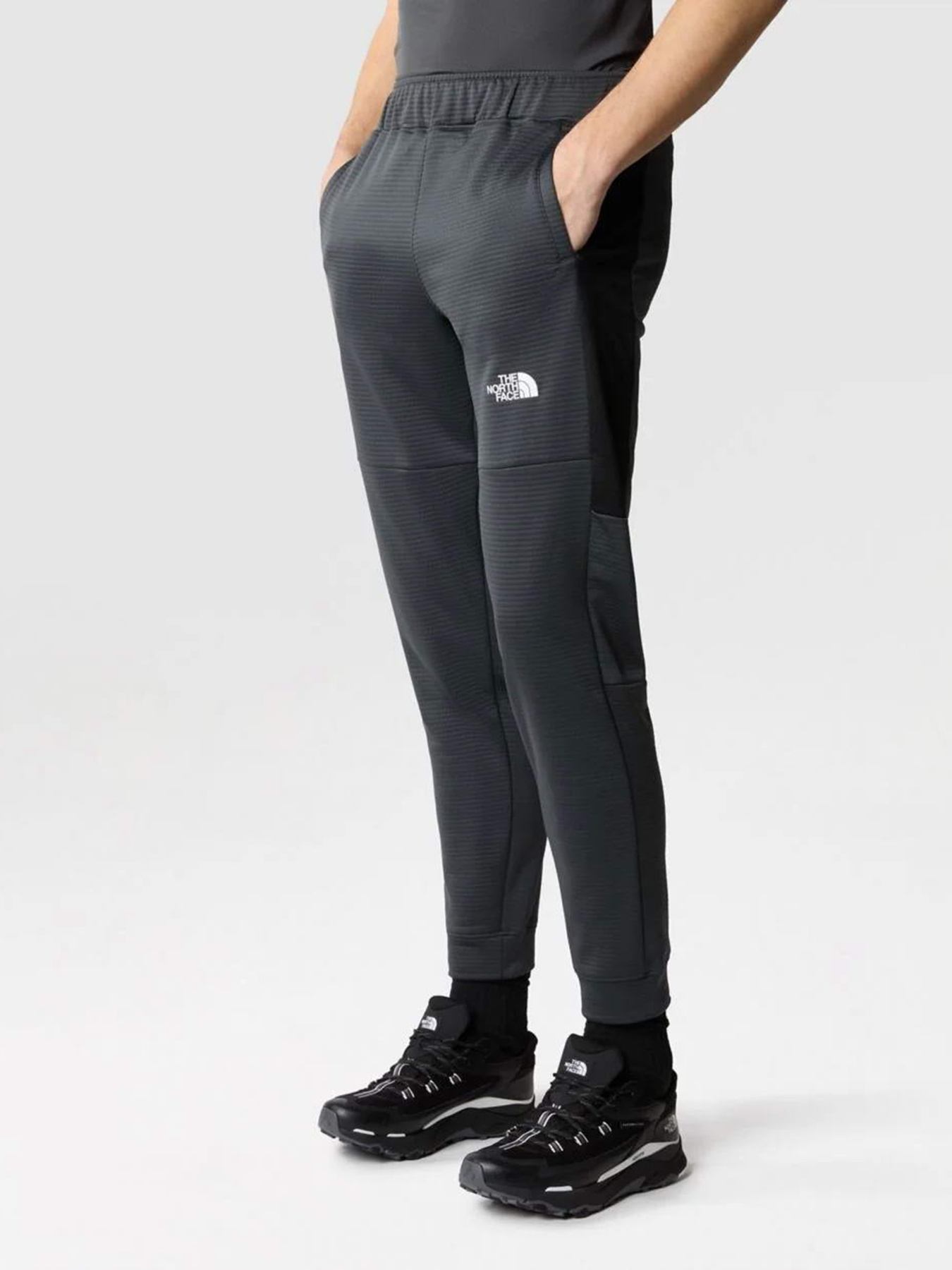 Штани The North Face Mountain Athletics Polar модель NF0A823UMN81 Фото