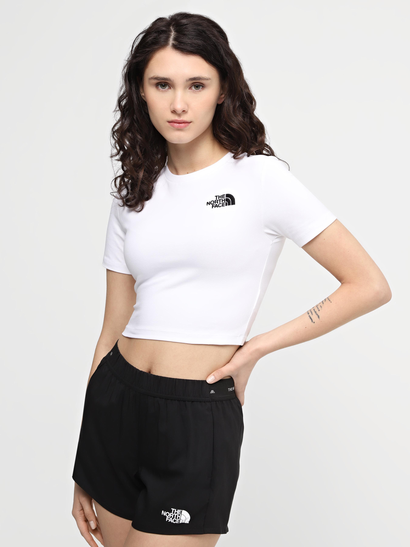 Футболки і поло The North Face Essential Cropped Slim модель NF0A55AOFN41 Футболки і поло The North Face Essential Cropped Slim модель NF0A55AOFN41 Фото