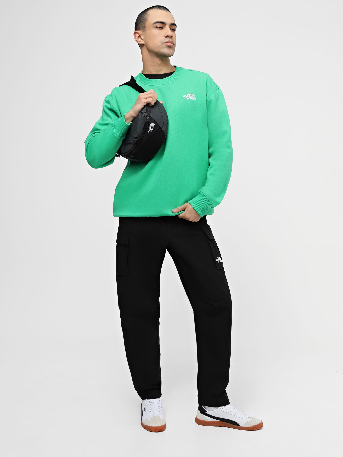Худі та світшоти The North Face Essential Crew модель NF0A7ZJAPO81 Фото