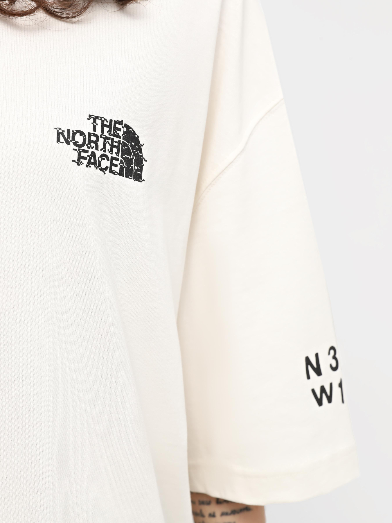 Футболки і поло The North Face U Nse Graphic S/S Tee модель NF0A87F6QLI1 Футболки і поло The North Face U Nse Graphic S/S Tee модель NF0A87F6QLI1 Фото