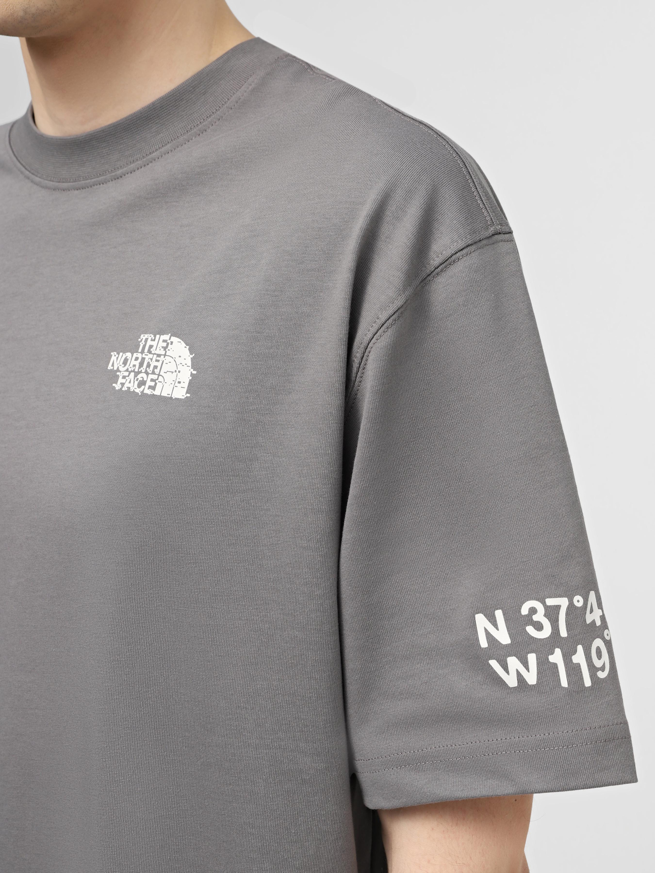 Футболки і поло The North Face U Nse Graphic S/S Tee модель NF0A87F60UZ1 Фото