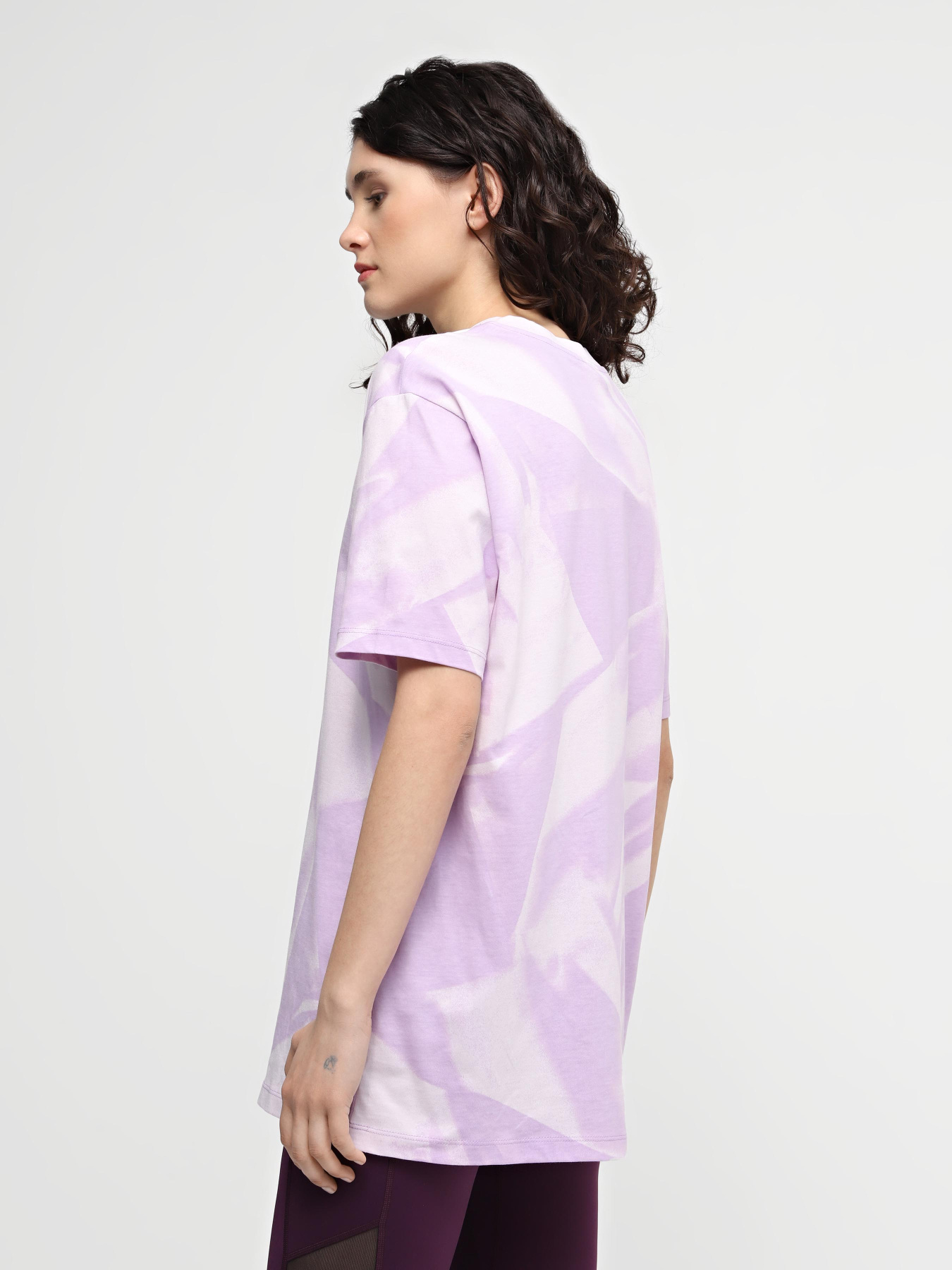 Футболки і поло The North Face W S/S Oversize Simple Dome Tee Print модель NF0A881FUI61 Фото