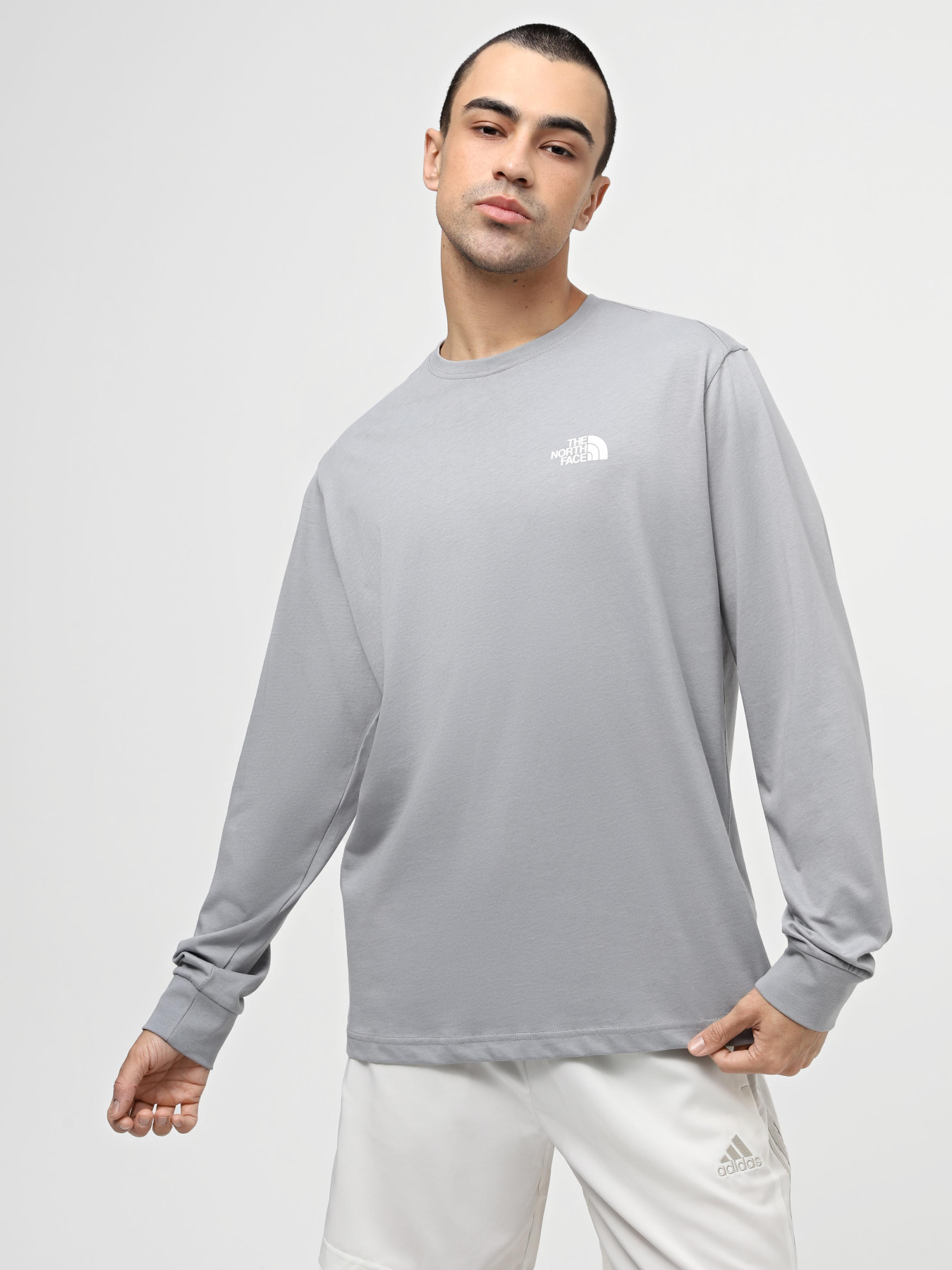 Худі та світшоти The North Face M Outdoor Graphic L/S модель NF0A880WH5F1 Худі та світшоти The North Face M Outdoor Graphic L/S модель NF0A880WH5F1 Фото