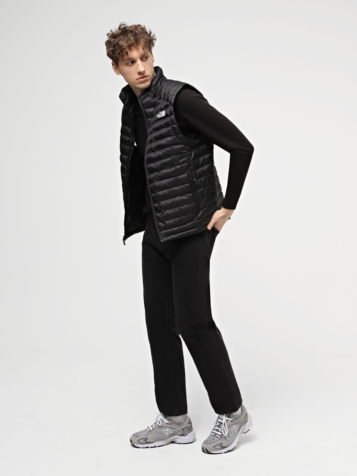 Куртки та дублянки The North Face M Huila Synthetic Vest модель NF0A85AFJK31 Фото