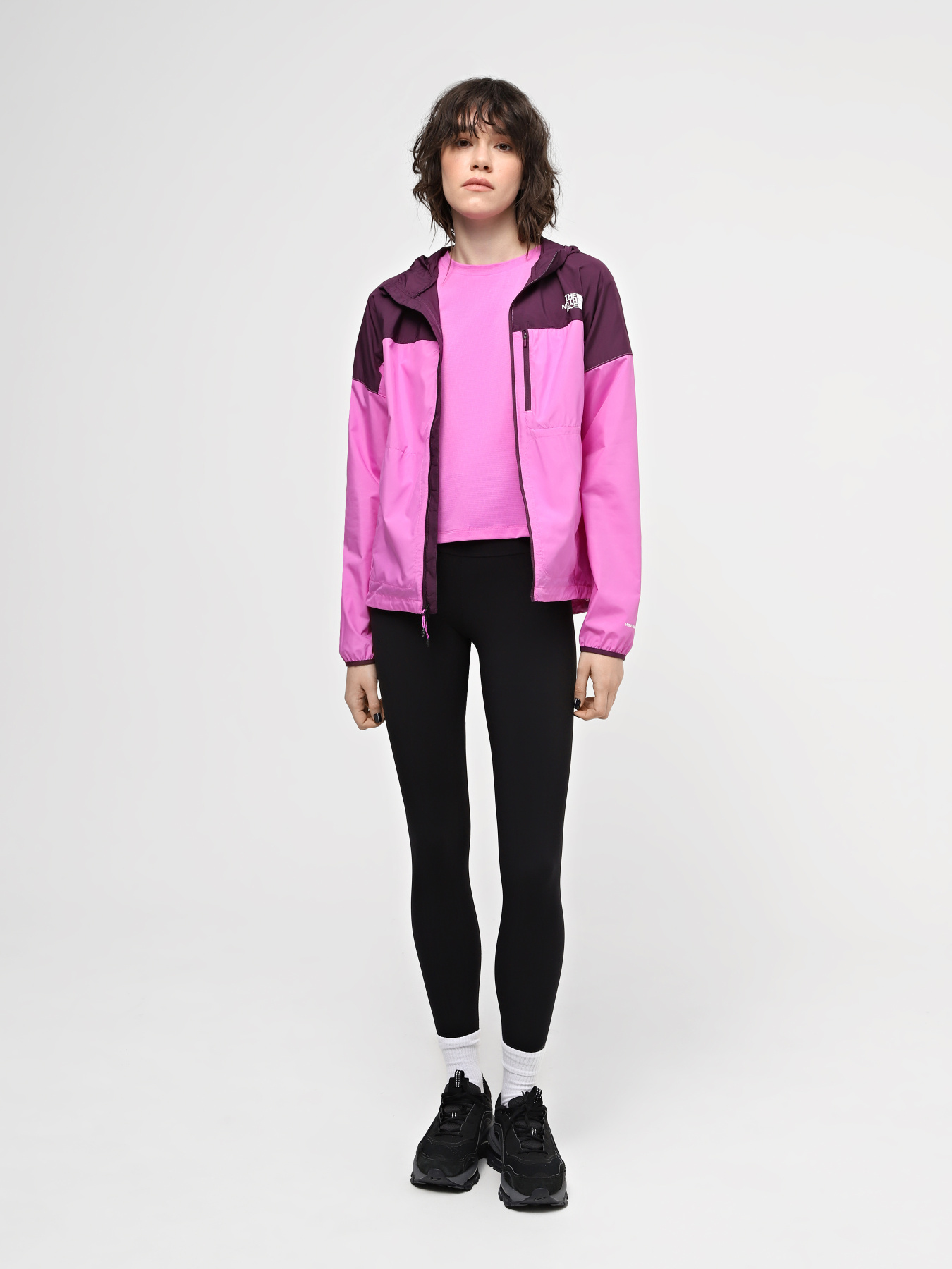 Куртки и дубленки The North Face W Higher Run Wind Jacket модель NF0A8720ROP1 Куртки и дубленки The North Face W Higher Run Wind Jacket модель NF0A8720ROP1 Фото
