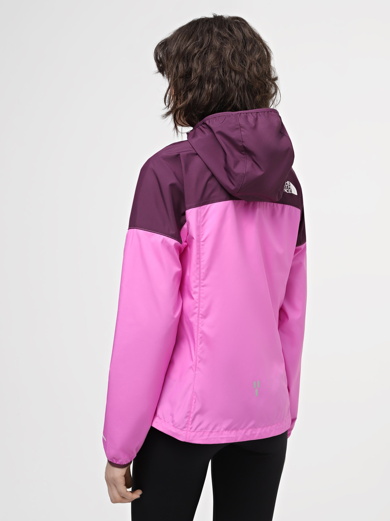 Куртки и дубленки The North Face W Higher Run Wind Jacket модель NF0A8720ROP1 Куртки и дубленки The North Face W Higher Run Wind Jacket модель NF0A8720ROP1 Фото