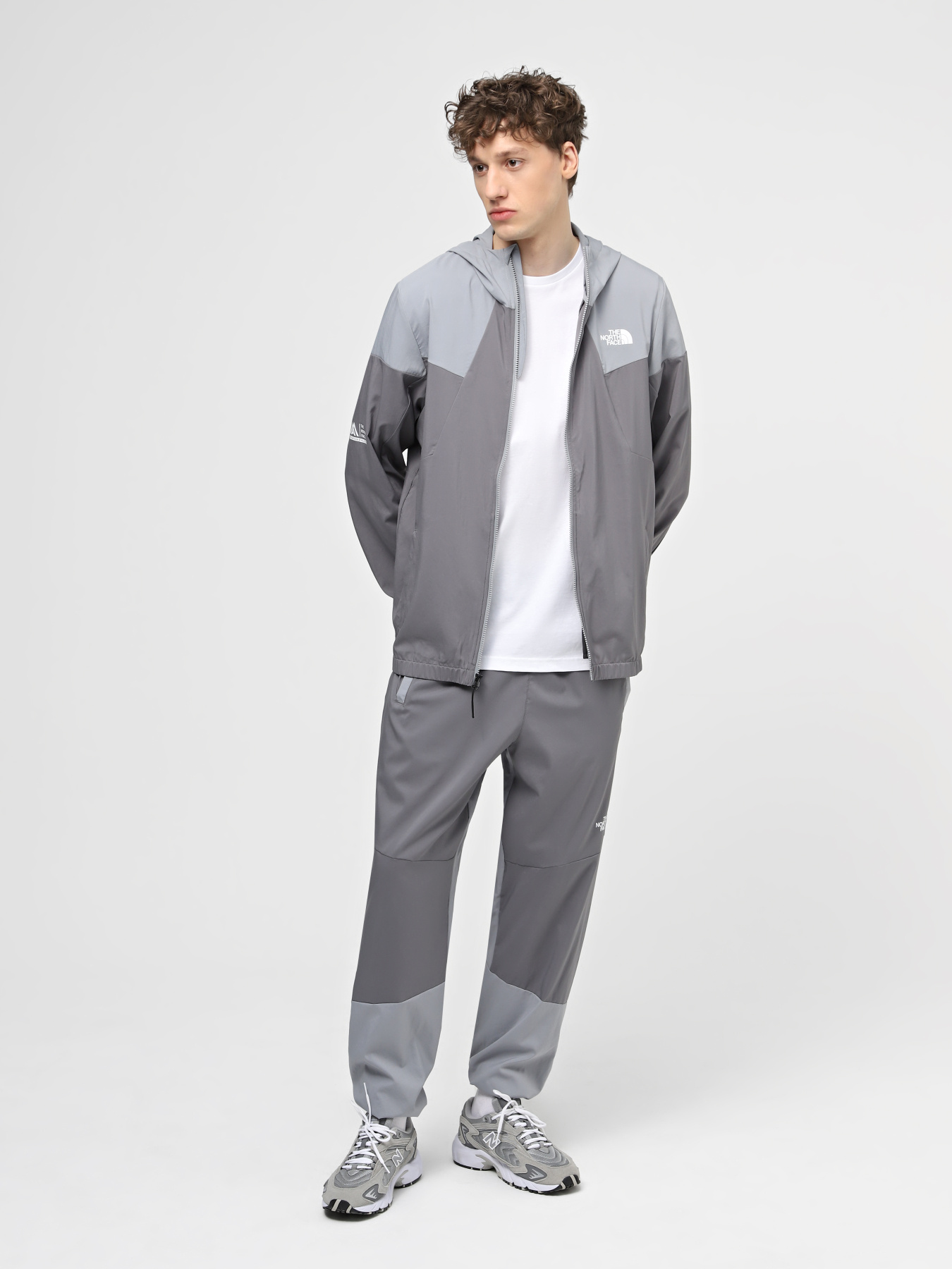 Штани The North Face M Ma Wind Track Pant модель NF0A87J6W2O1 Фото