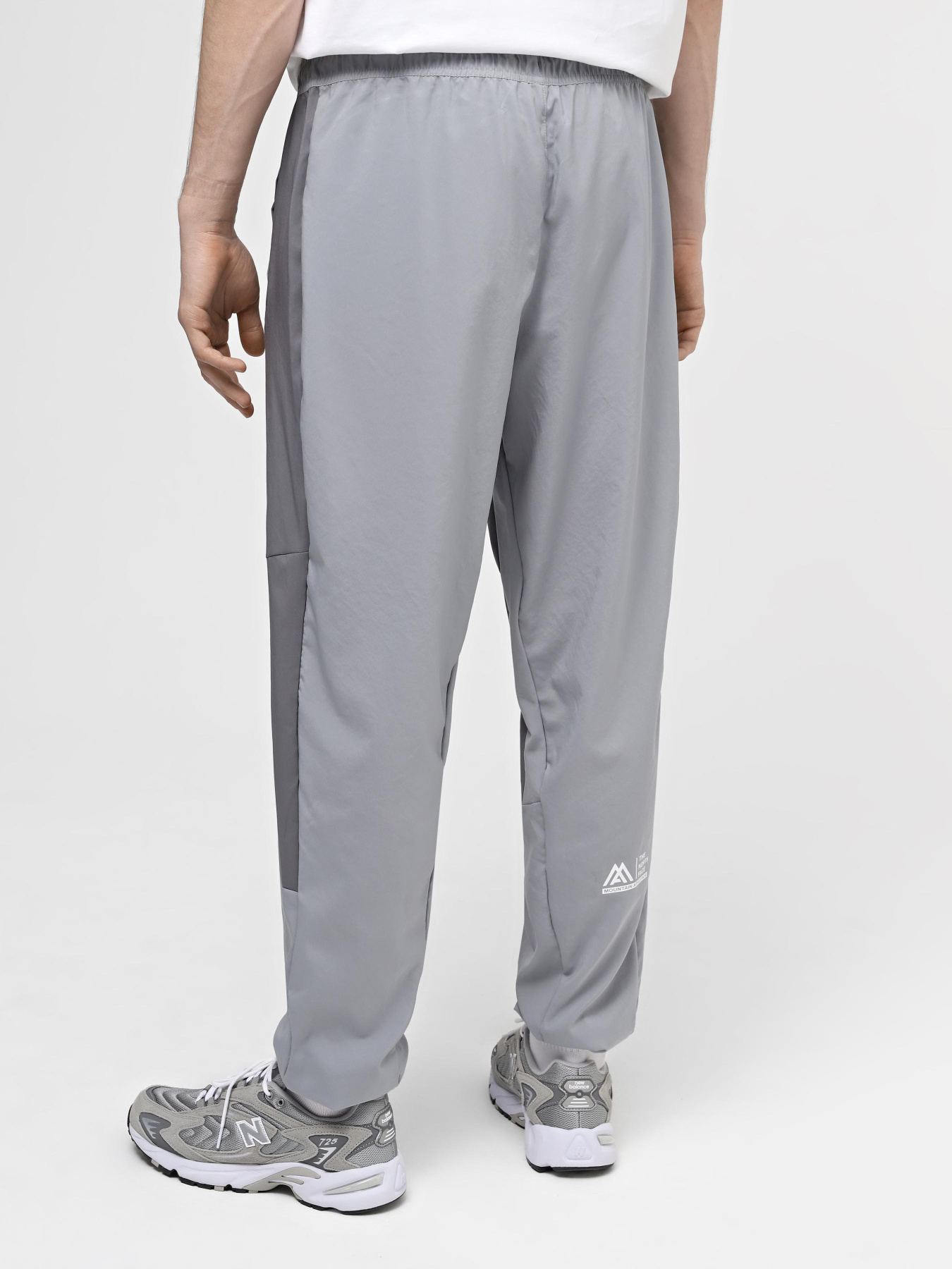 Штани The North Face M Ma Wind Track Pant модель NF0A87J6W2O1 Фото
