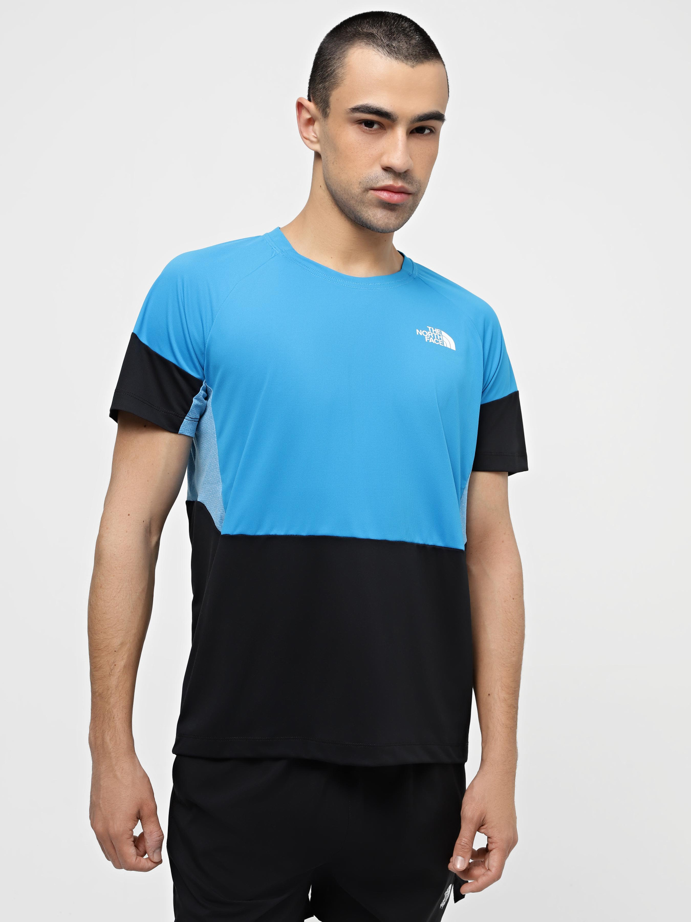 Футболки і поло The North Face Bolt Tech Tee модель NF0A825GWIJ1 Футболки і поло The North Face Bolt Tech Tee модель NF0A825GWIJ1 Фото
