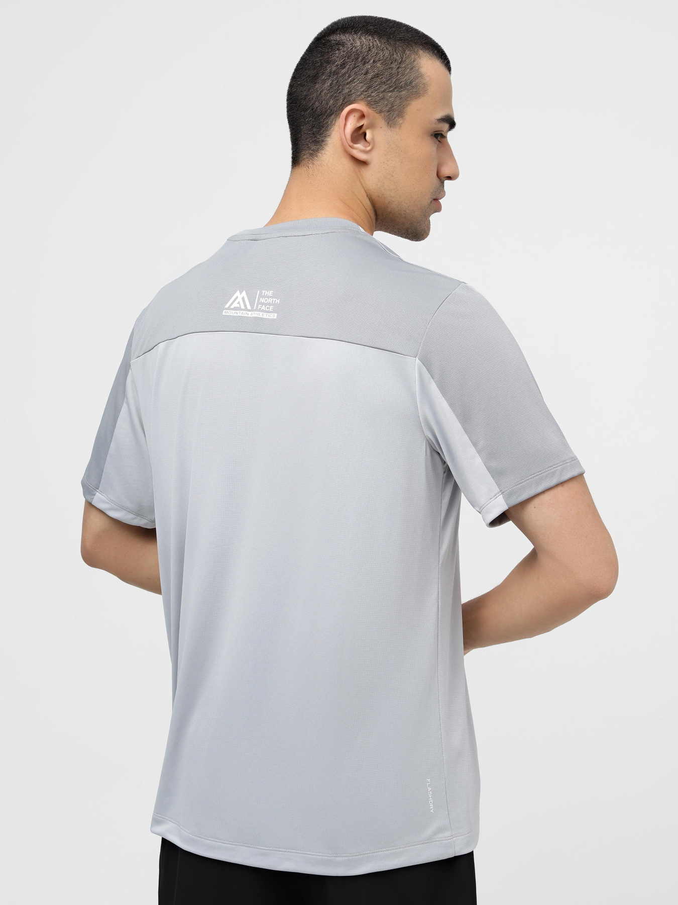Футболки і поло The North Face M Ma S/S Tee модель NF0A87JJJ4U1 Футболки і поло The North Face M Ma S/S Tee модель NF0A87JJJ4U1 Фото