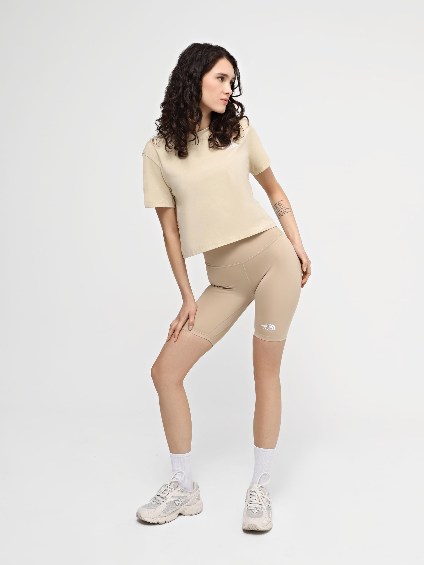 Шорти The North Face W Flex 8In Tight модель NF0A87JUPIT1 Фото
