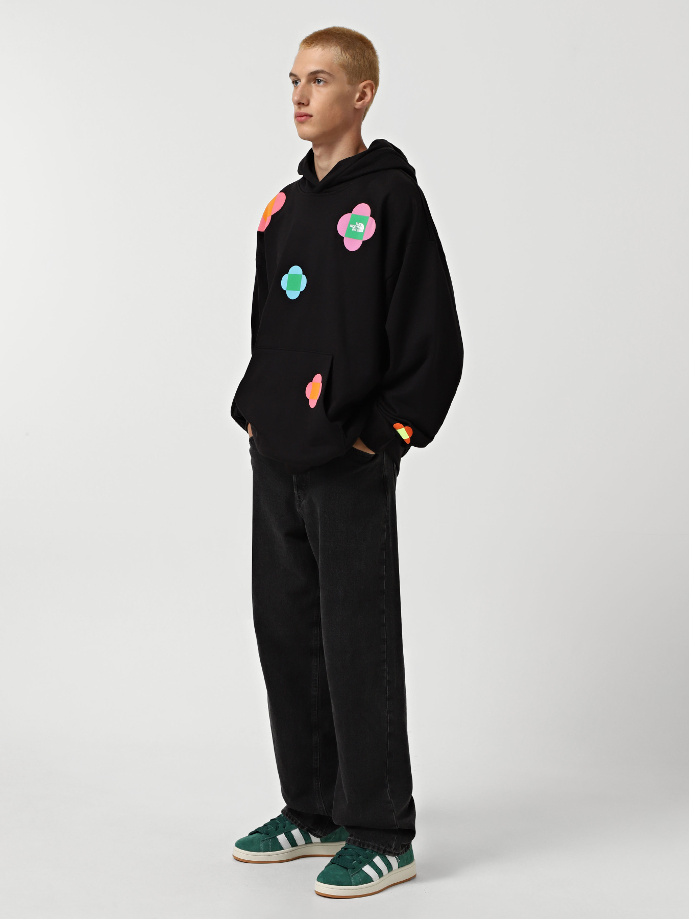 Худі та світшоти The North Face x Yinka Ilori Let's Blossom Together Graphic модель NF0A89C4JK31 Фото
