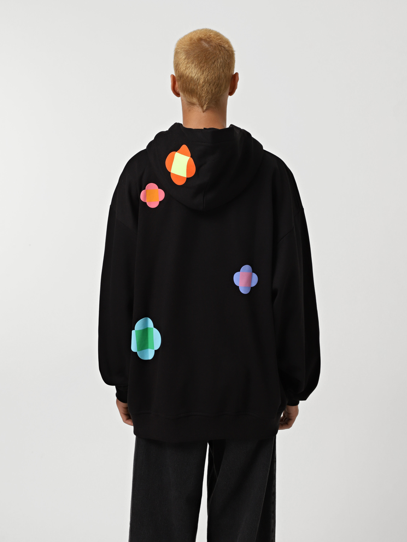 Худі та світшоти The North Face x Yinka Ilori Let's Blossom Together Graphic модель NF0A89C4JK31 Фото