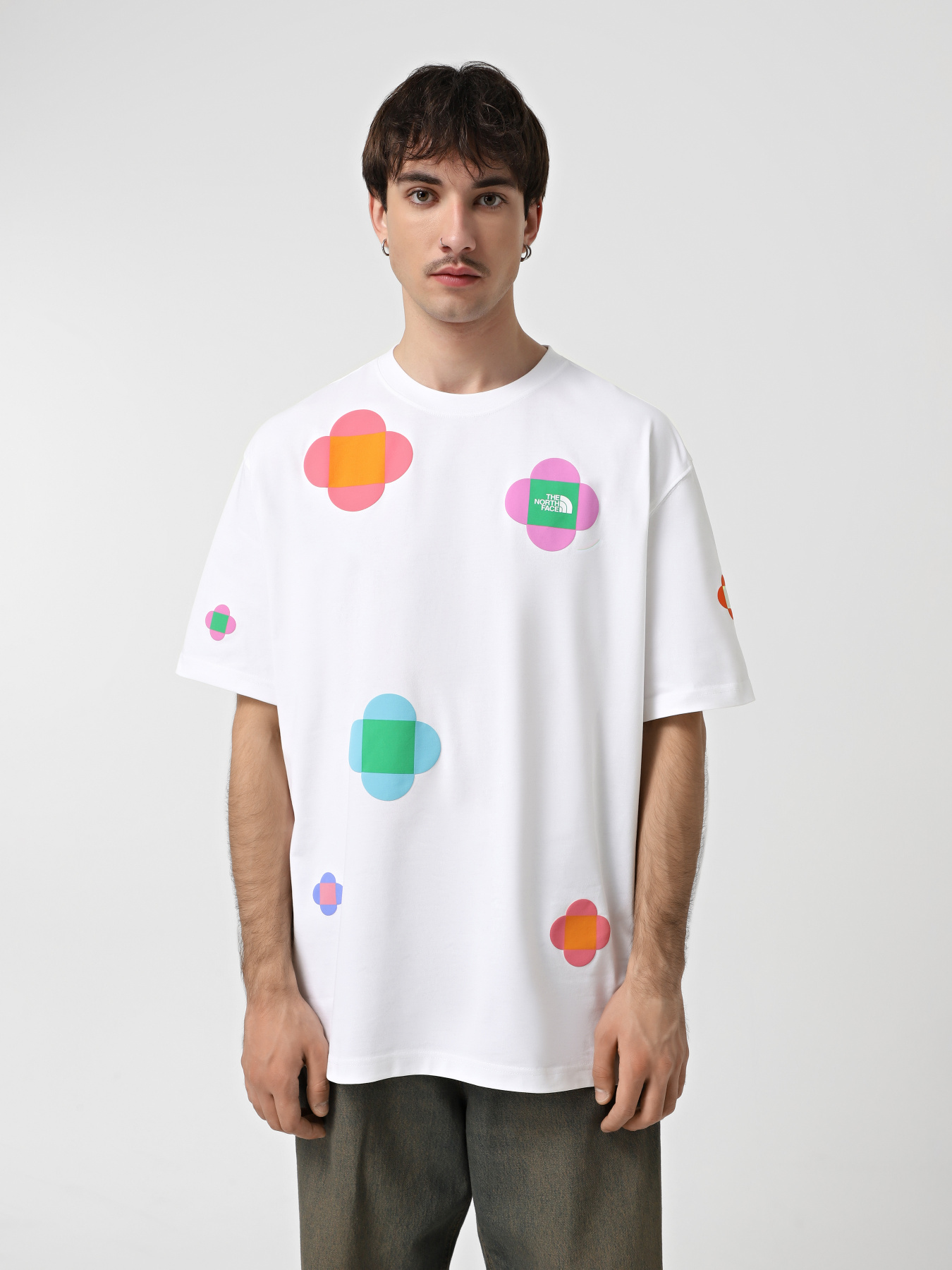 Футболки і поло The North Face x Yinka Ilori Let's Blossom Together Graphic модель NF0A8AMCFN41 Футболки і поло The North Face x Yinka Ilori Let's Blossom Together Graphic модель NF0A8AMCFN41 Фото