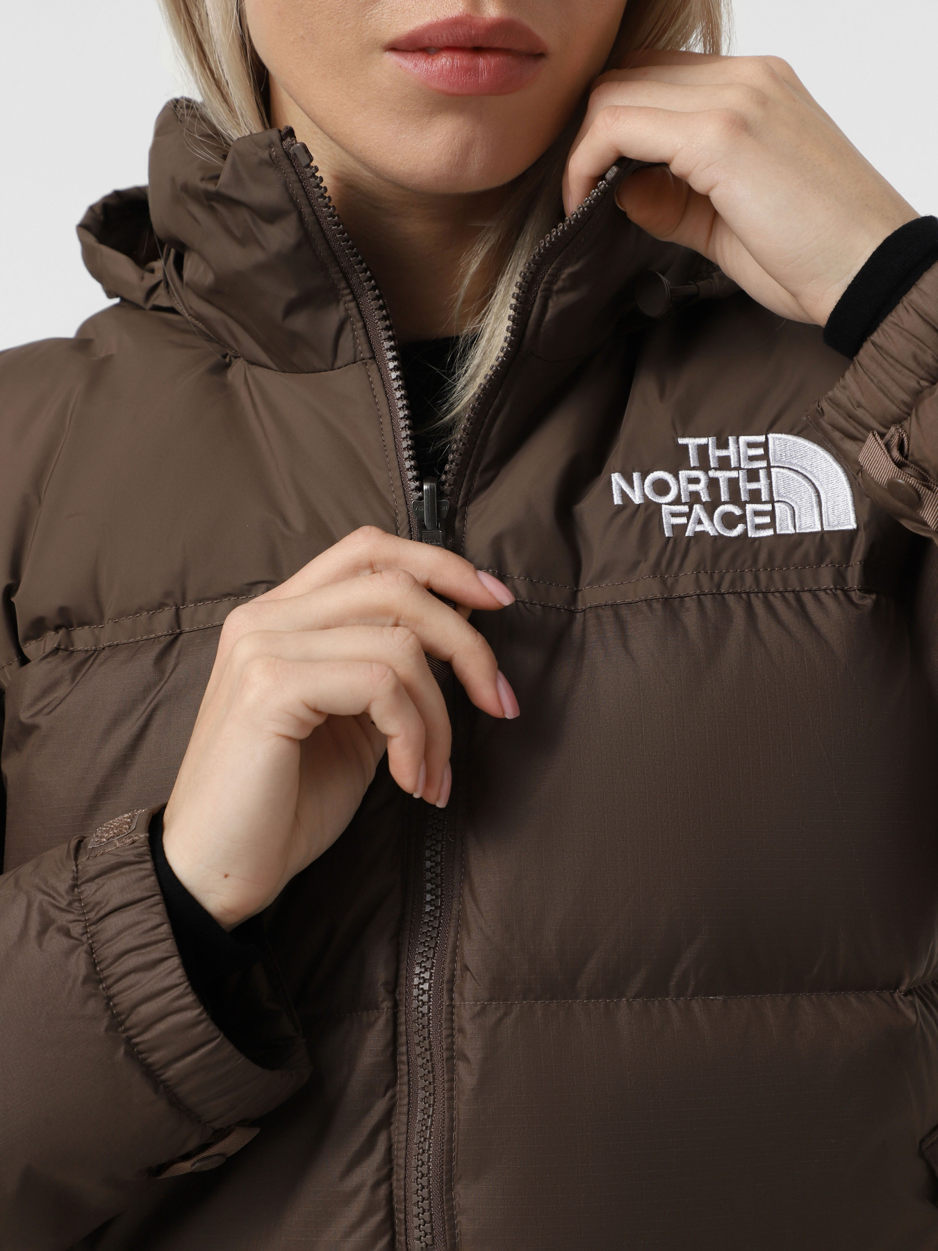 Куртки та дублянки The North Face 1996 Retro Nuptse модель NF0A3XEO1OI1 Фото