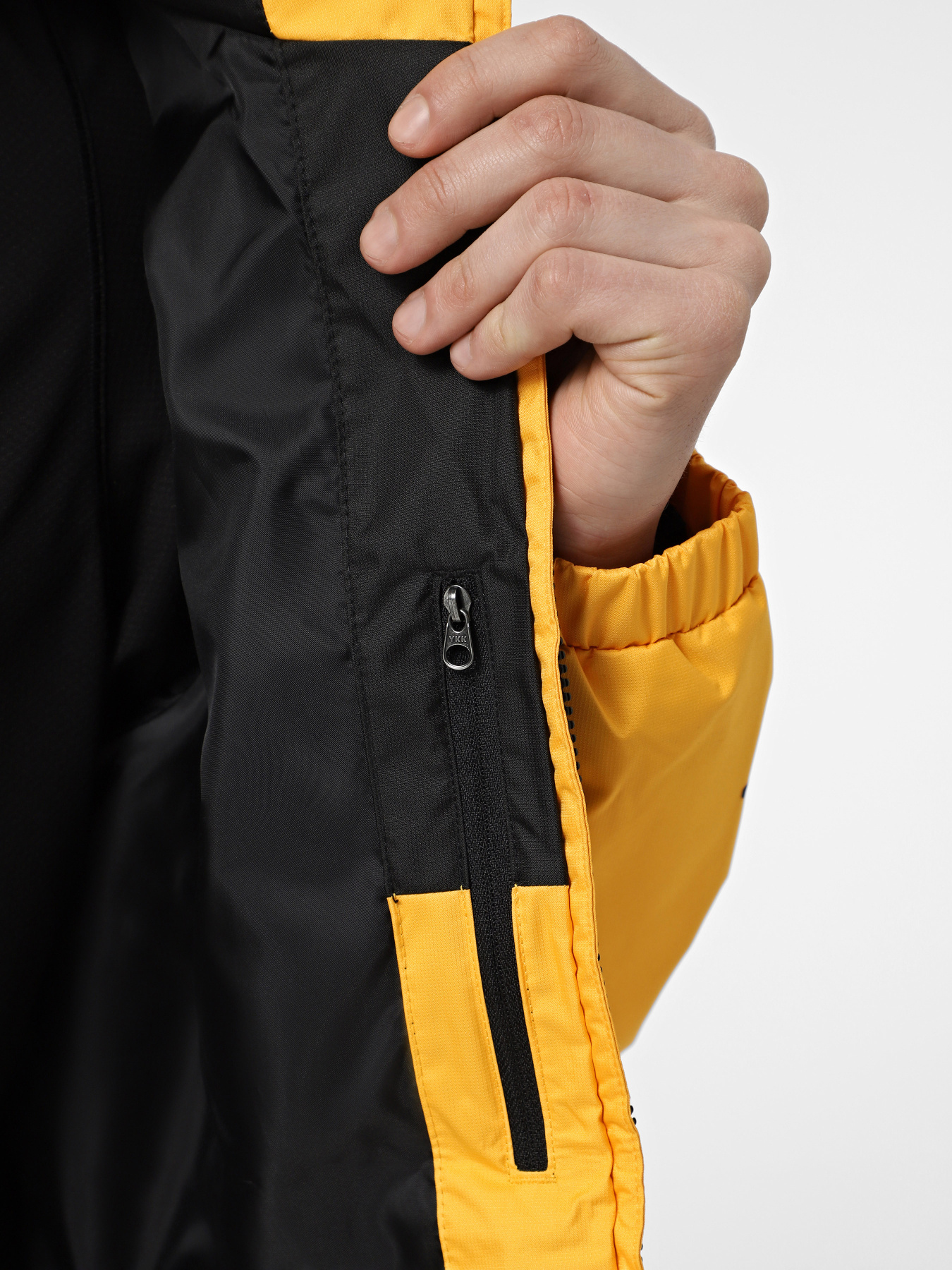 Куртки и дубленки The North Face Mountain Q модель NF0A5IG256P1 Фото