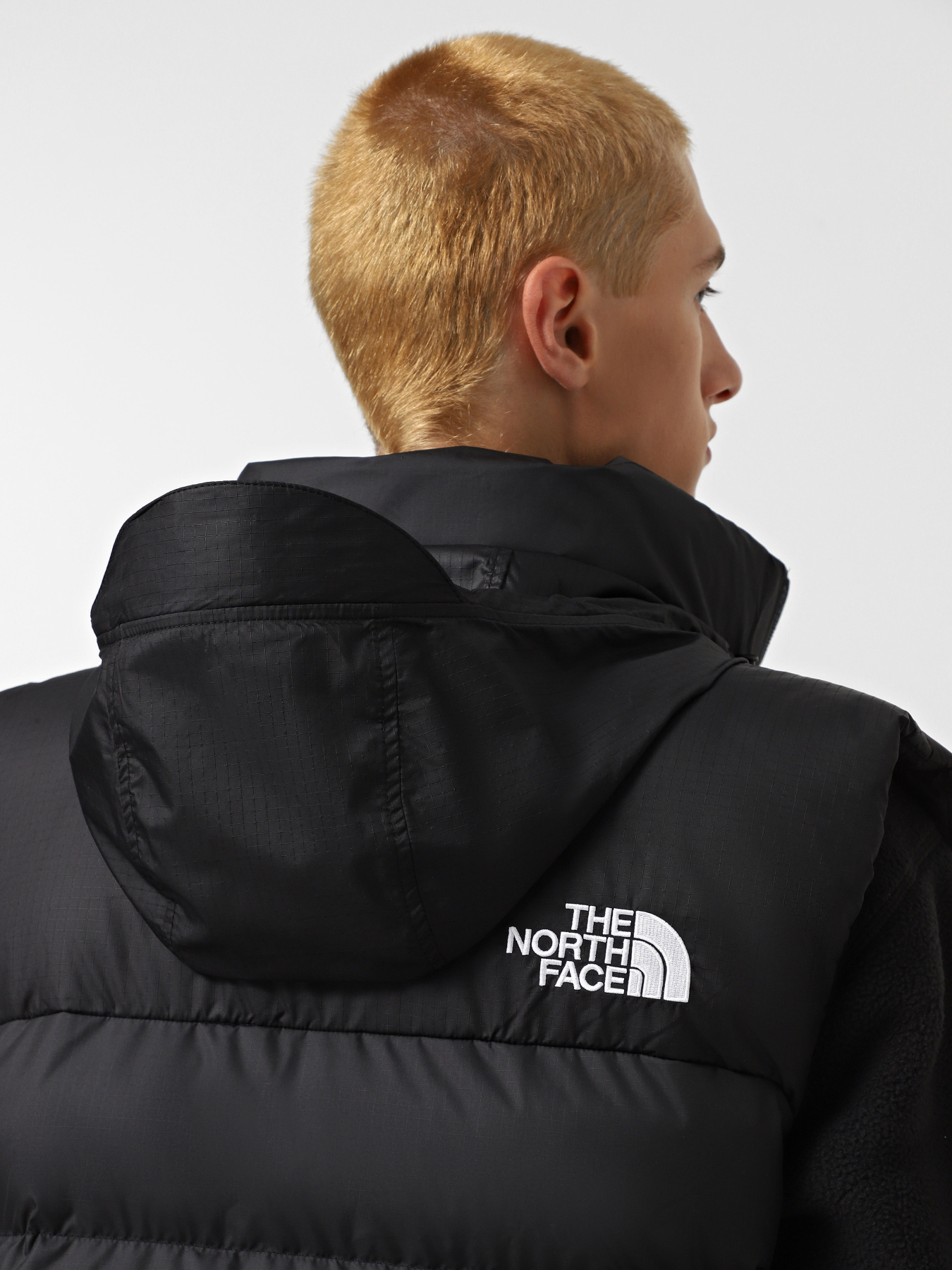Куртки та дублянки The North Face Limbara модель NF0A89G6JK31 Фото
