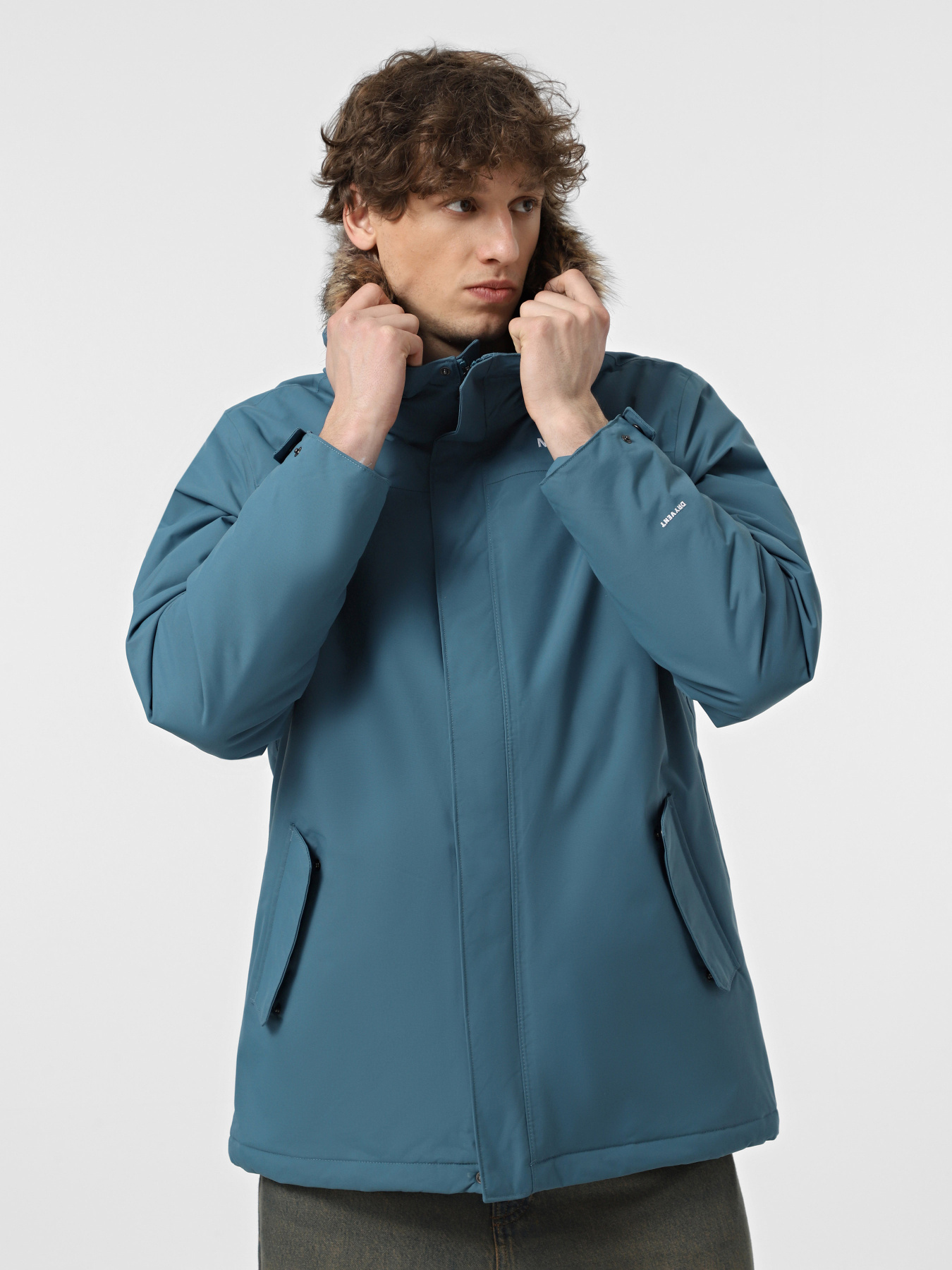 Куртки та дублянки The North Face Zaneck модель NF0A4M8HQ311 Фото