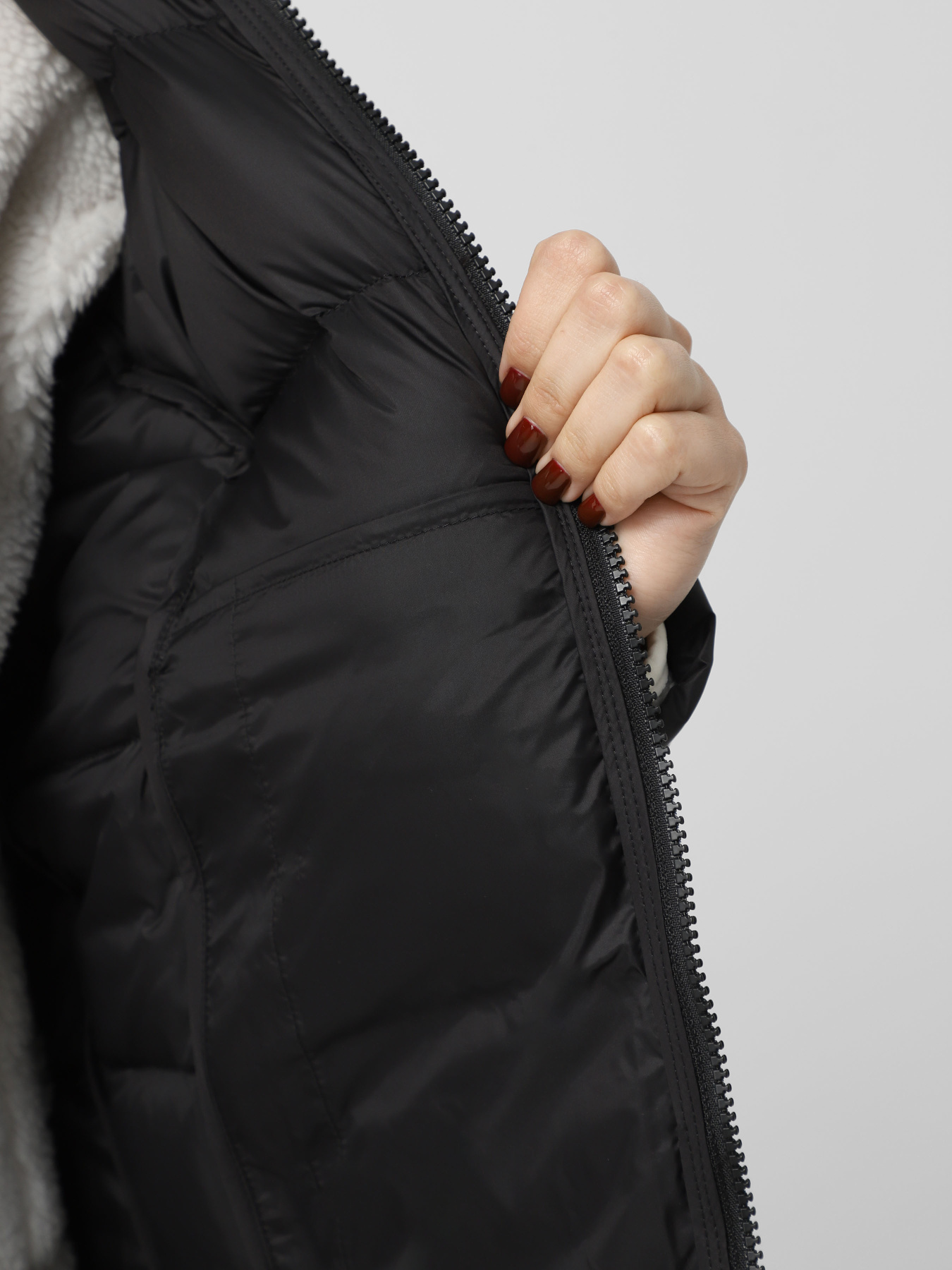 Куртки та дублянки The North Face Hyalite модель NF0A7Z9R4H01 Фото