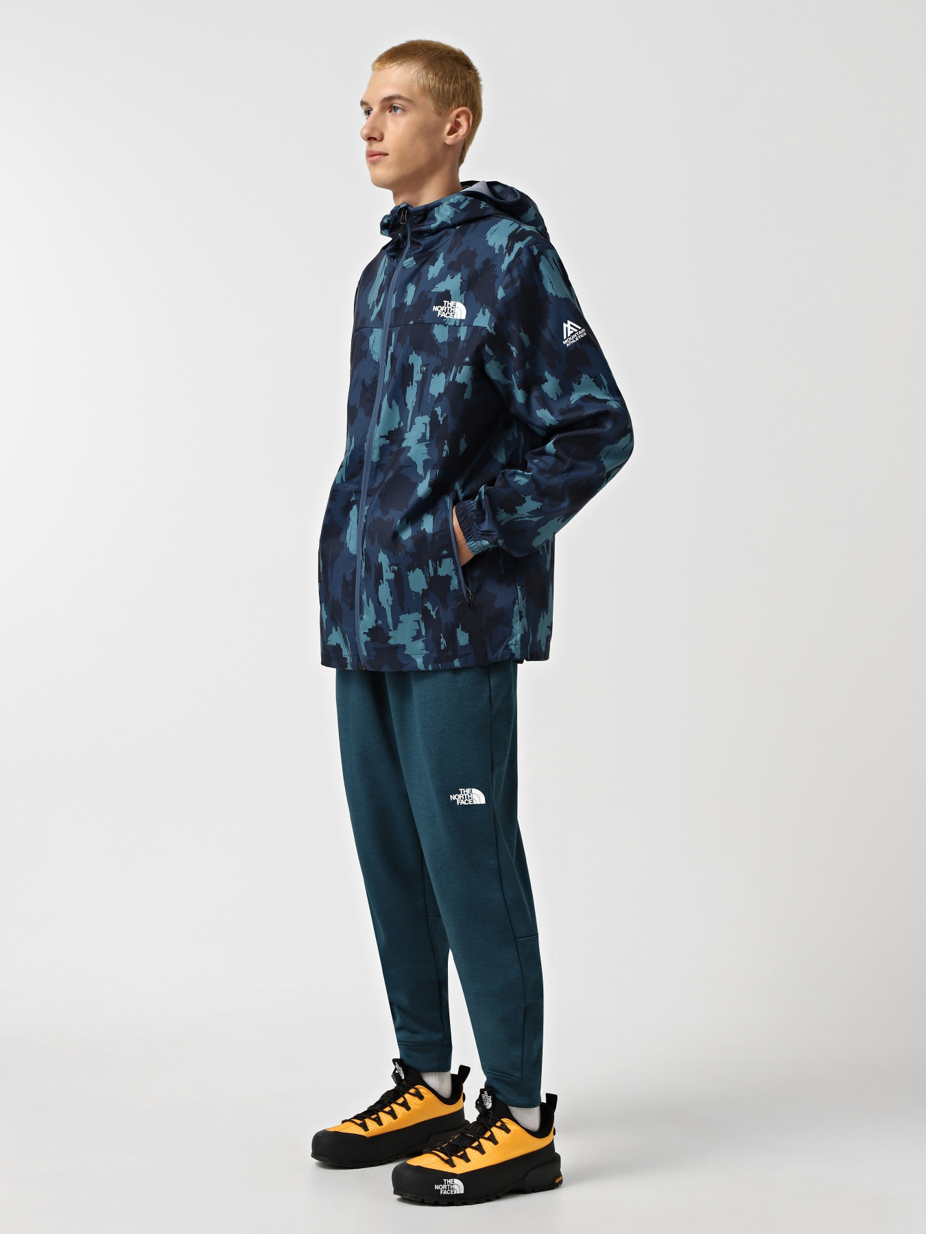 Куртки и дубленки The North Face Mountain Athletics модель NF0A89WV6VI1 Фото