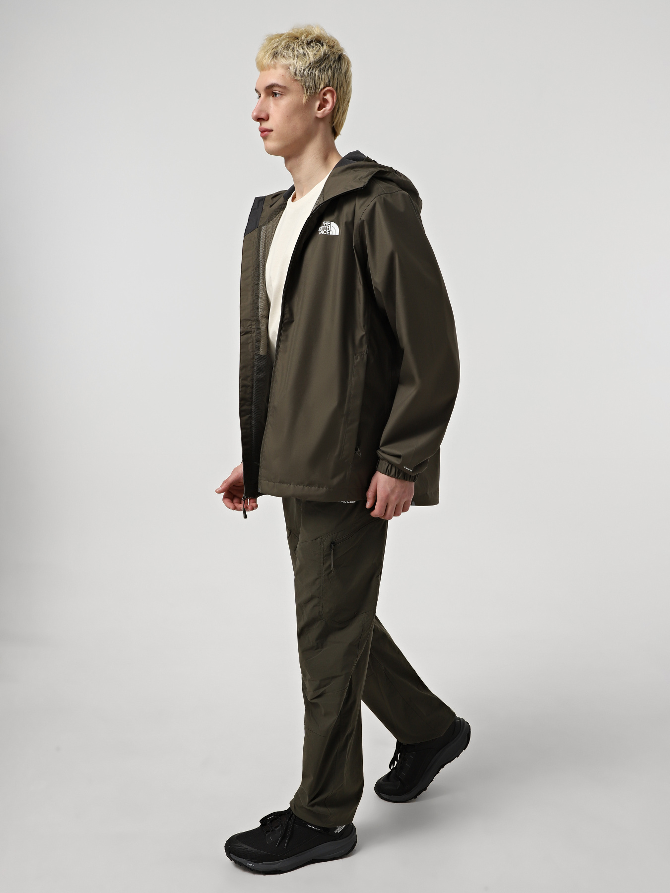 Куртки и дубленки The North Face Quest модель NF00A8AZ21L1 Фото