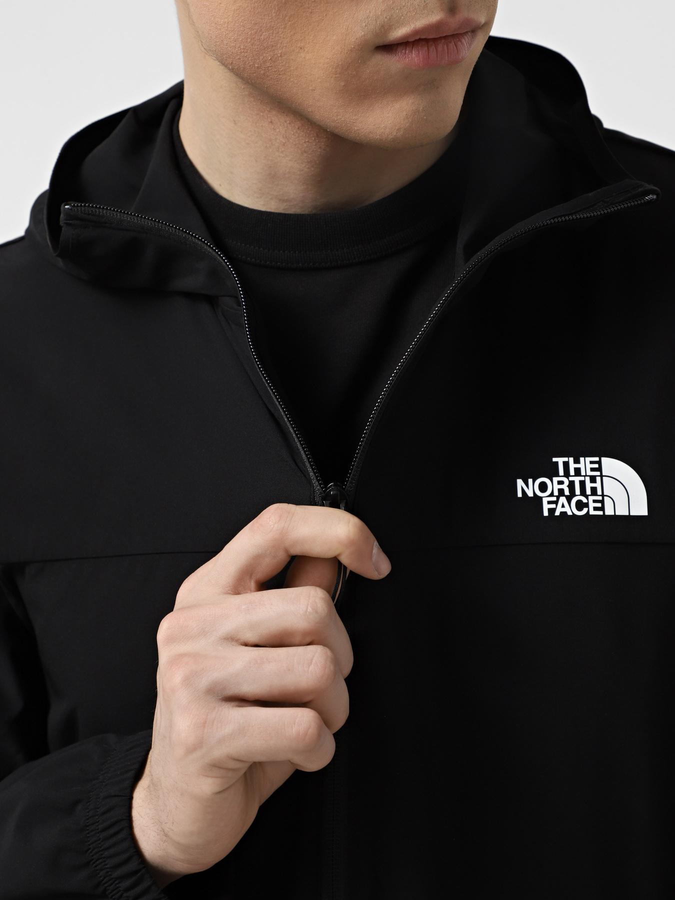 Куртки и дубленки The North Face Mountain Athletics Hooded Wind модель NF0A8BP1JK31 Фото