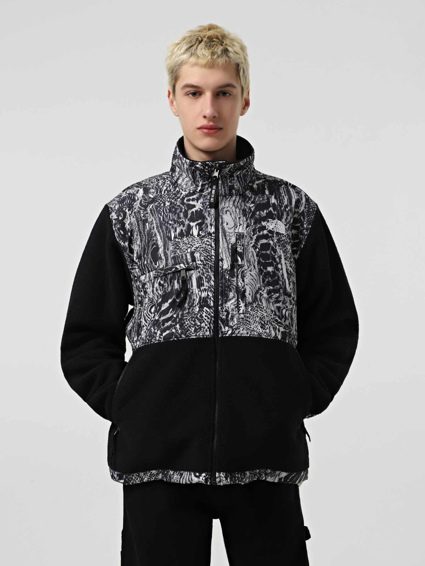 Худі та світшоти The North Face Retro Denali модель NF0A88XH8RC1 Фото