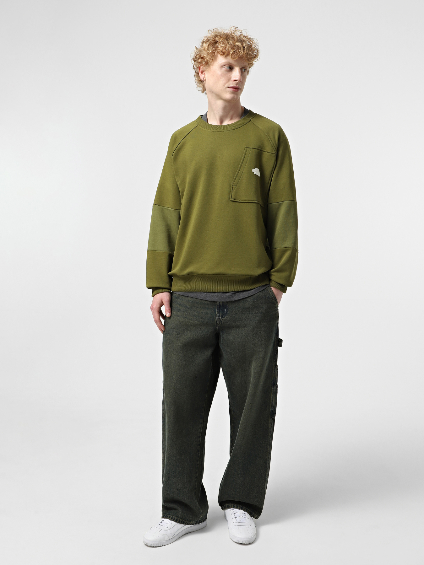 Худи и свитшоты The North Face Terry Relaxed Crew модель NF0A8C2APIB1 Фото