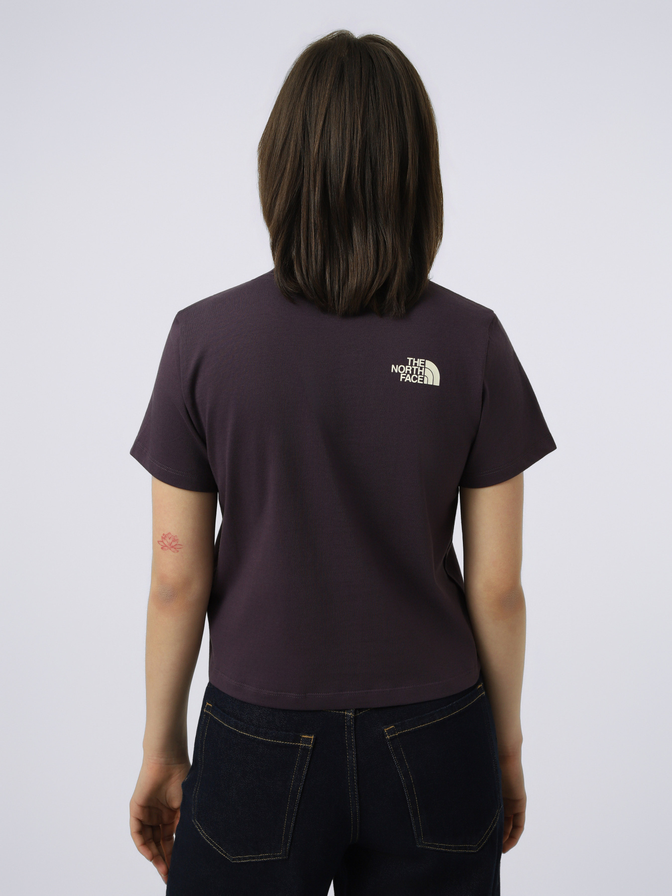 Футболки і поло The North Face W FLORA EMBRO REGULAR SHORT SL модель NF0A8G9QG5O1 Футболки і поло The North Face W FLORA EMBRO REGULAR SHORT SL модель NF0A8G9QG5O1 Фото