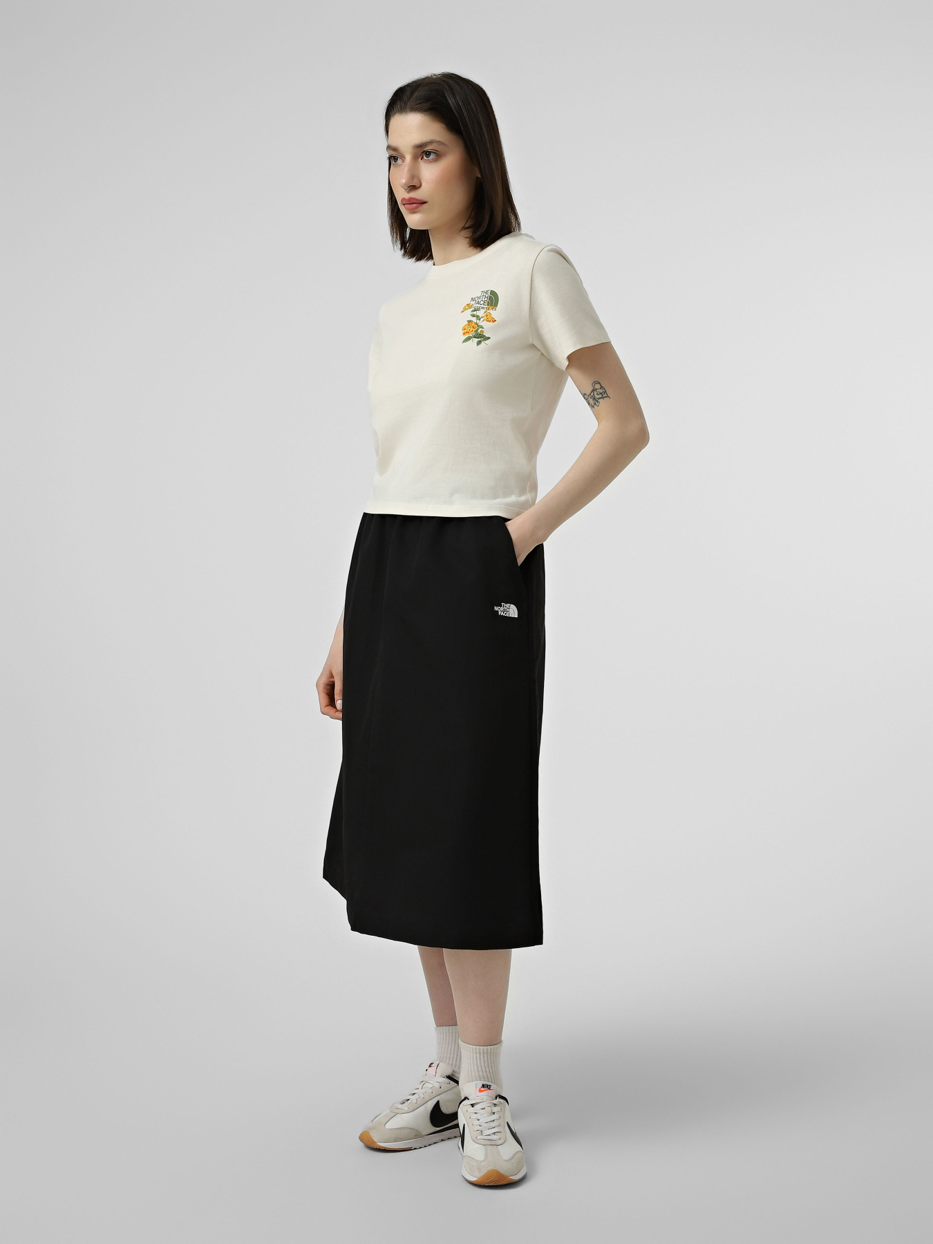 Футболки і поло The North Face W FLORA EMBRO REGULAR SHORT SL модель NF0A8G9QQLI1 Футболки і поло The North Face W FLORA EMBRO REGULAR SHORT SL модель NF0A8G9QQLI1 Фото