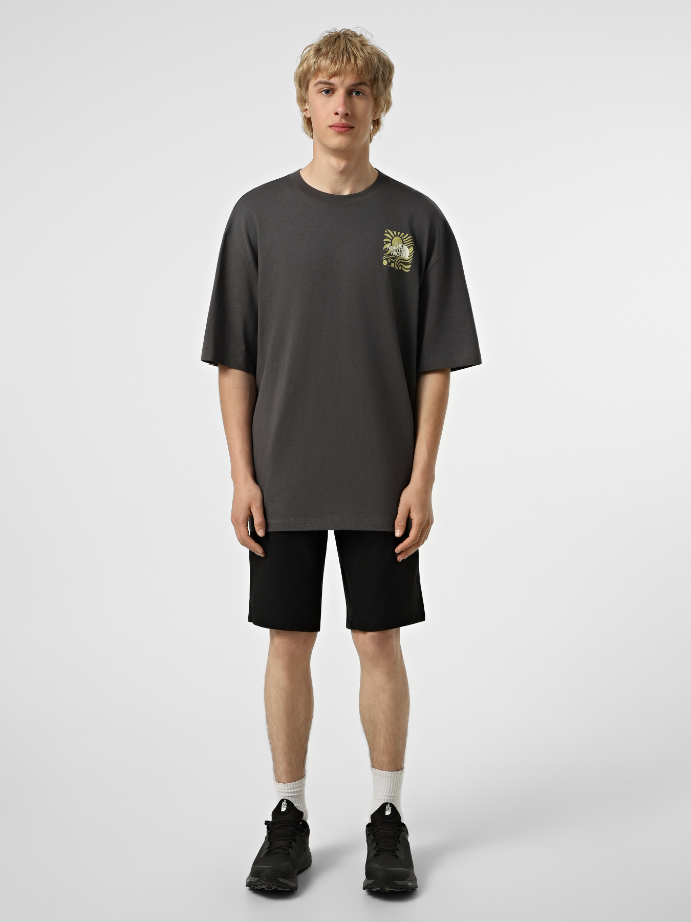 Футболки і поло The North Face M SUN OVERSIZE SHORT SLEEVE TE модель NF0A8GA0RHI1 Футболки і поло The North Face M SUN OVERSIZE SHORT SLEEVE TE модель NF0A8GA0RHI1 Фото