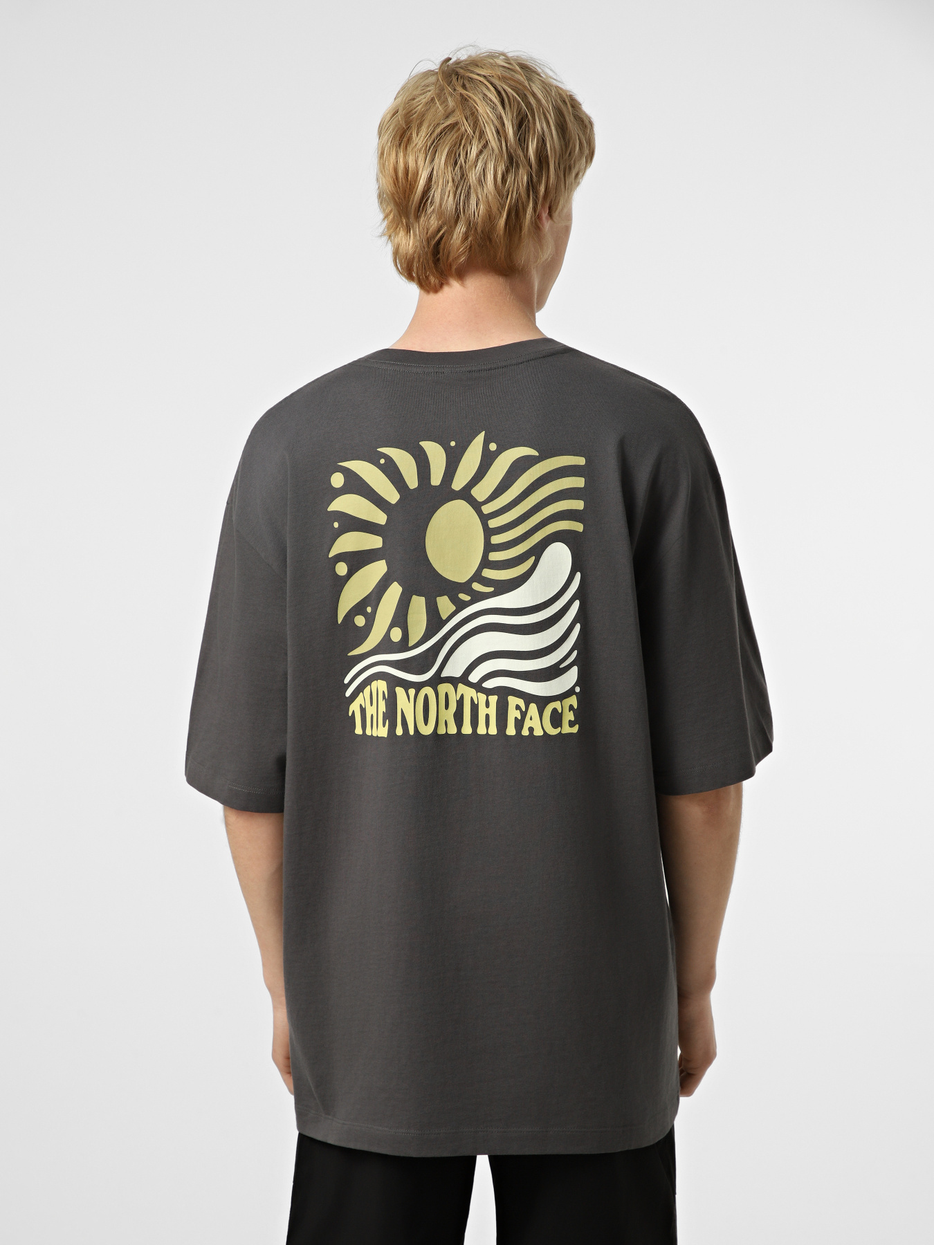 Футболки і поло The North Face M SUN OVERSIZE SHORT SLEEVE TE модель NF0A8GA0RHI1 Футболки і поло The North Face M SUN OVERSIZE SHORT SLEEVE TE модель NF0A8GA0RHI1 Фото