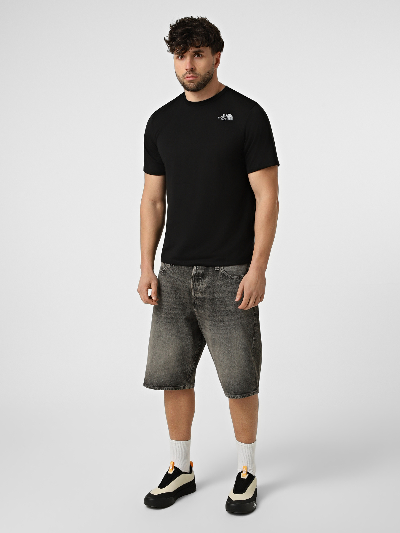 Футболки і поло The North Face M BITMAP LOGO SHORT SLEEVES TE модель NF0A8FTVJK31 Футболки і поло The North Face M BITMAP LOGO SHORT SLEEVES TE модель NF0A8FTVJK31 Фото