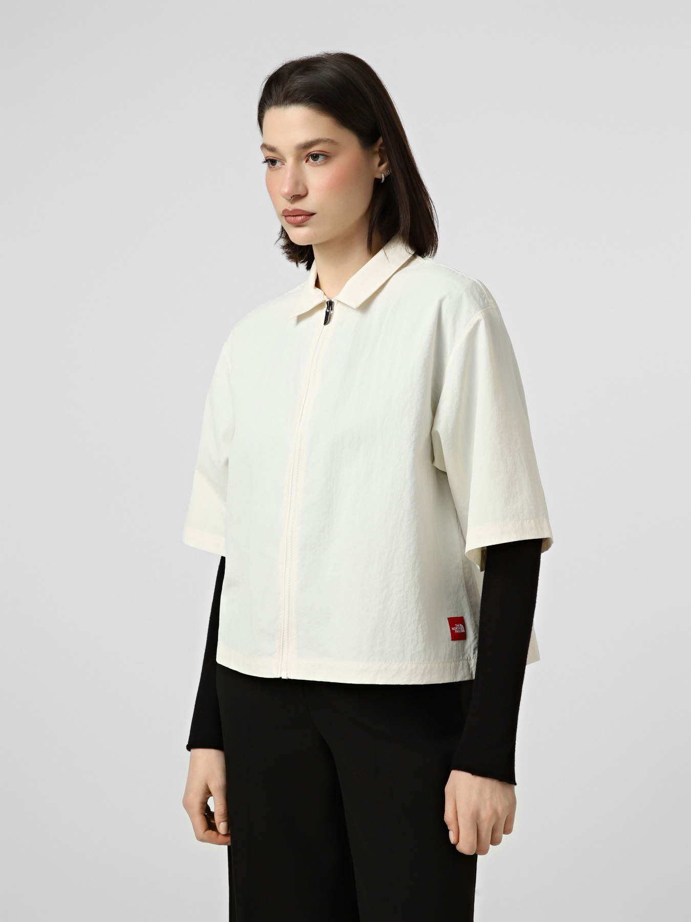 Сорочки The North Face W TNF RED BOX NYLON S/S SHIRT модель NF0A8FHBQLI1 Сорочки The North Face W TNF RED BOX NYLON S/S SHIRT модель NF0A8FHBQLI1 Фото