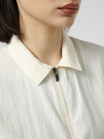Сорочки The North Face W TNF RED BOX NYLON S/S SHIRT модель NF0A8FHBQLI1 Фото