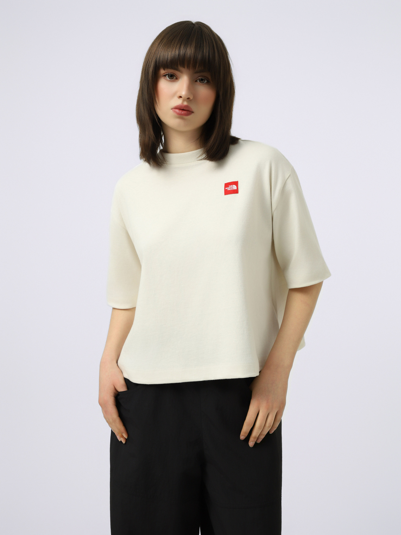 Футболки і поло The North Face W TNF RED BOX S/S BOXY TEE модель NF0A8EG6QLI1 Футболки і поло The North Face W TNF RED BOX S/S BOXY TEE модель NF0A8EG6QLI1 Фото