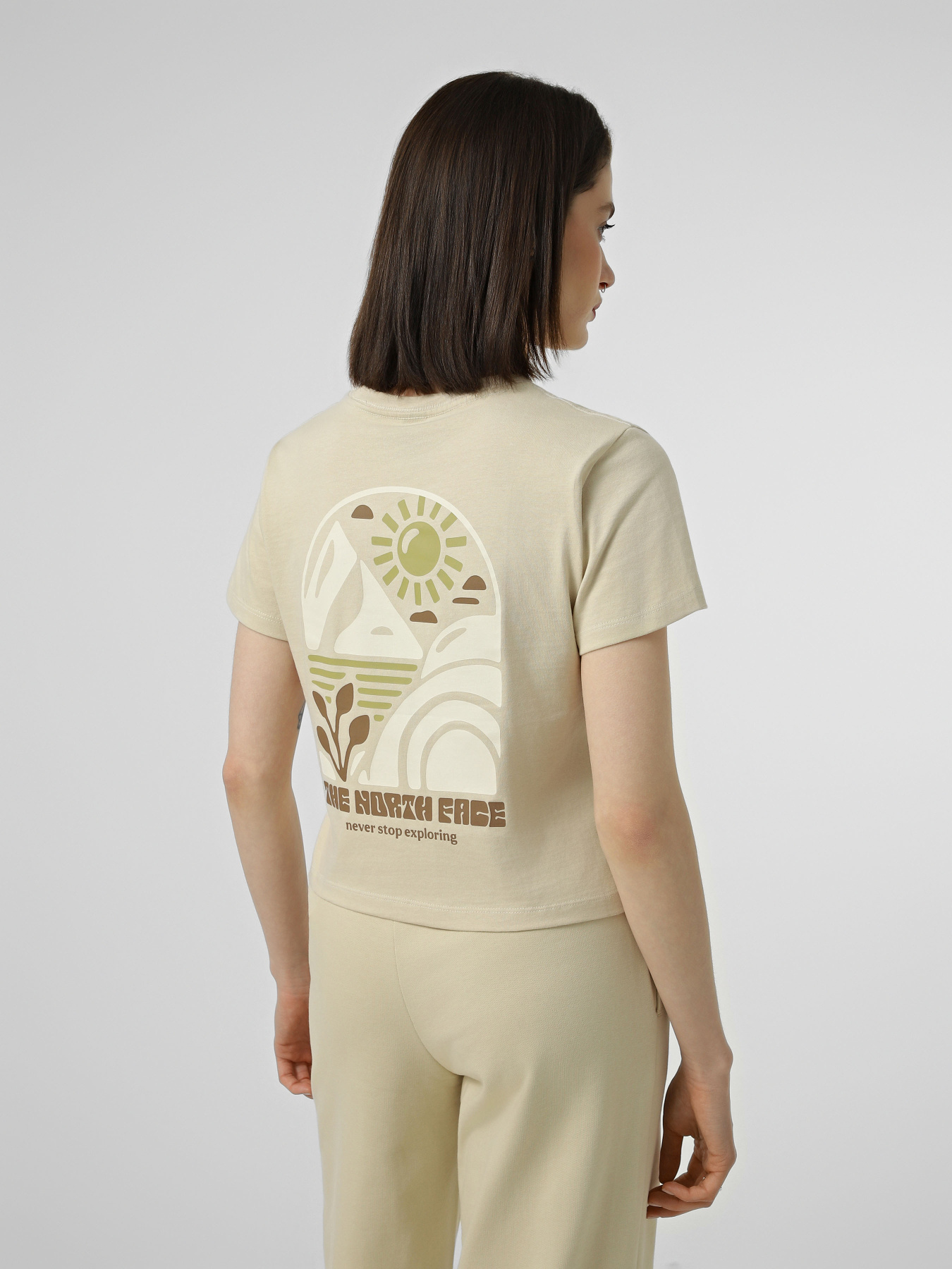 Футболки і поло The North Face W SUN REGULAR SHORT SLEEVE CUT модель NF0A8GQSDOM1 Футболки і поло The North Face W SUN REGULAR SHORT SLEEVE CUT модель NF0A8GQSDOM1 Фото