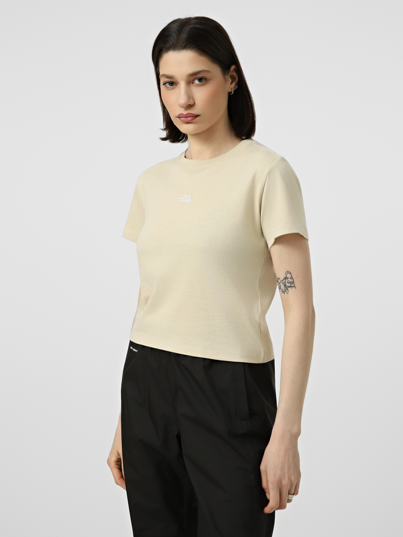 Футболки і поло The North Face W ESSENTIAL REGULAR SHORT SLEE модель NF0A8GR1DOM1 Фото