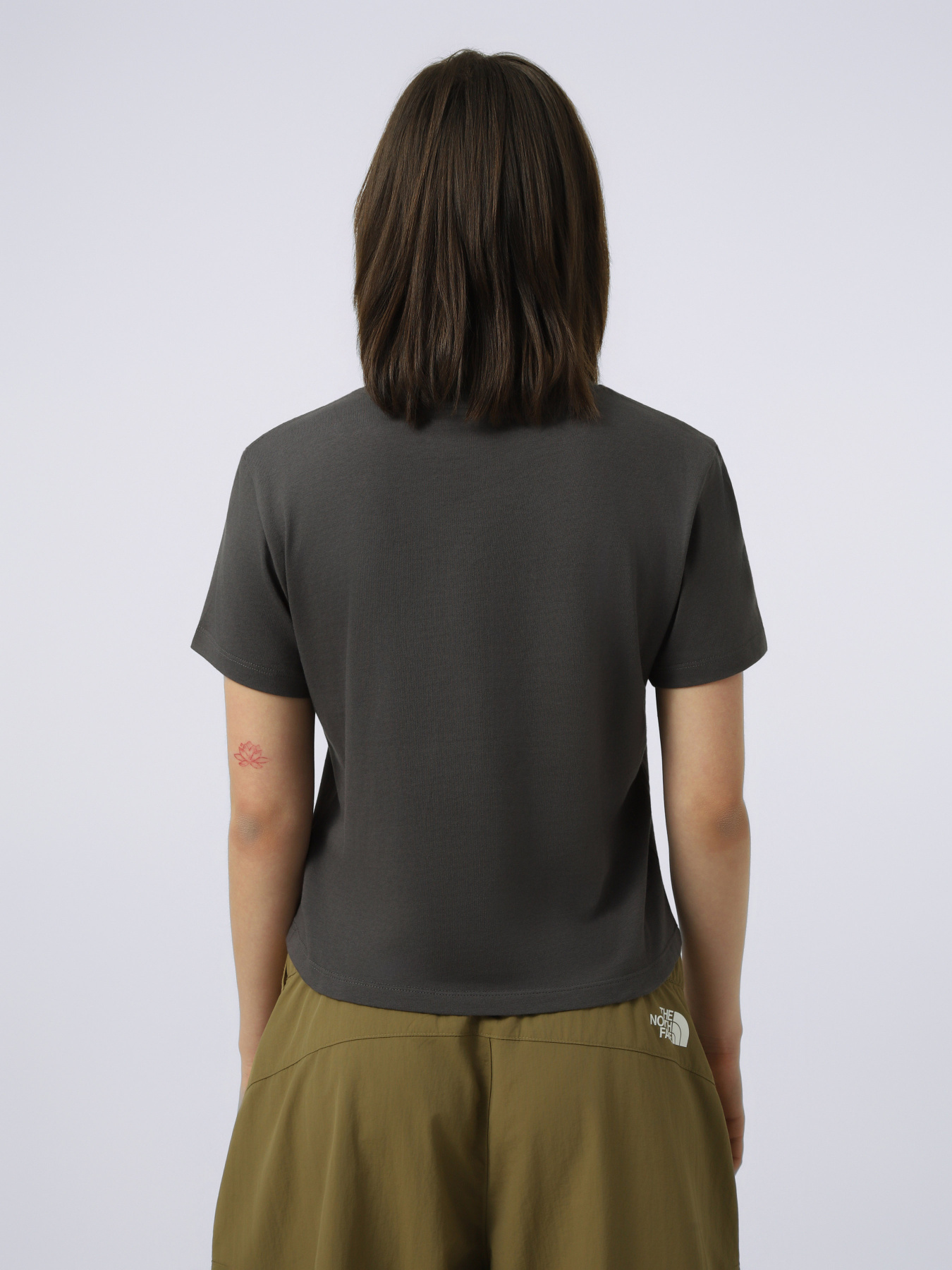 Футболки і поло The North Face W ESSENTIAL REGULAR SHORT SLEE модель NF0A8GR1RHI1 Футболки і поло The North Face W ESSENTIAL REGULAR SHORT SLEE модель NF0A8GR1RHI1 Фото
