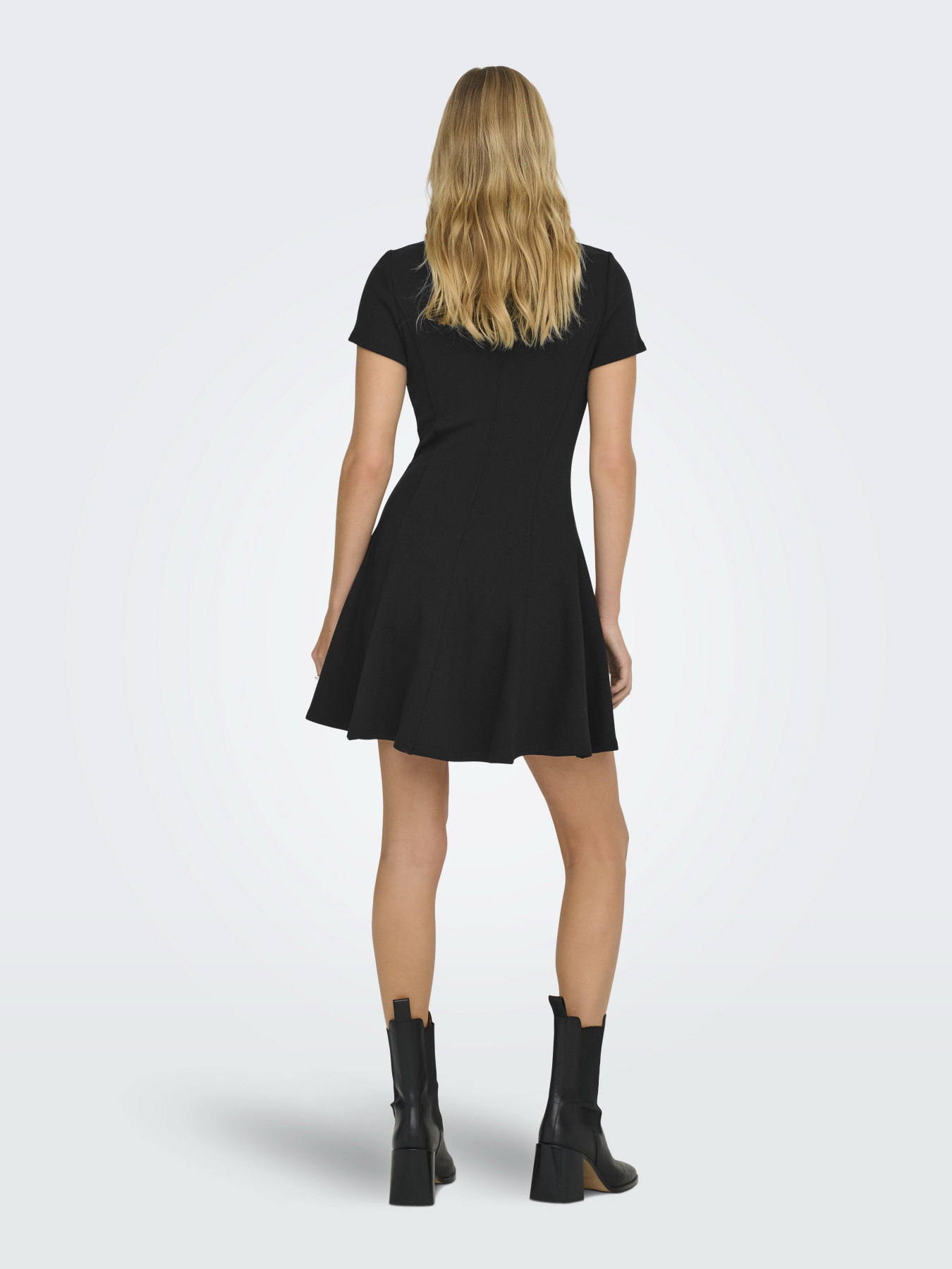 Сукні Only KENYA S/S FLARED DRESS модель 15370506_Black Сукні Only KENYA S/S FLARED DRESS модель 15370506_Black Фото
