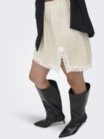 Юбки Only MENUS LACE SATIN SHORT SKIRT модель 15385148_Birch WHITE LACE Фото