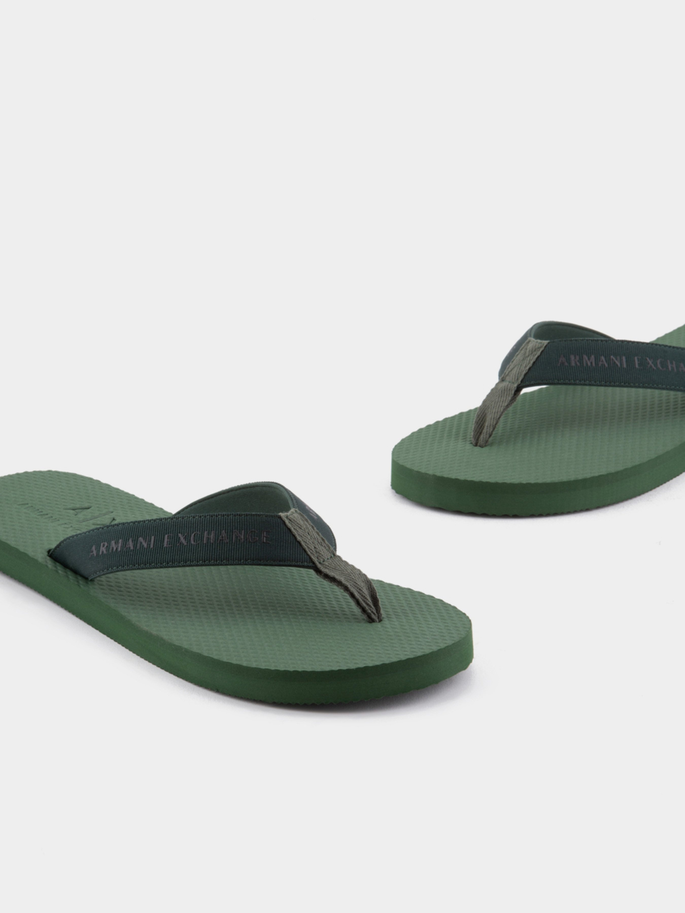 Шлёпанцы Armani Exchange модель XUQ003-XV677-K725 Фото