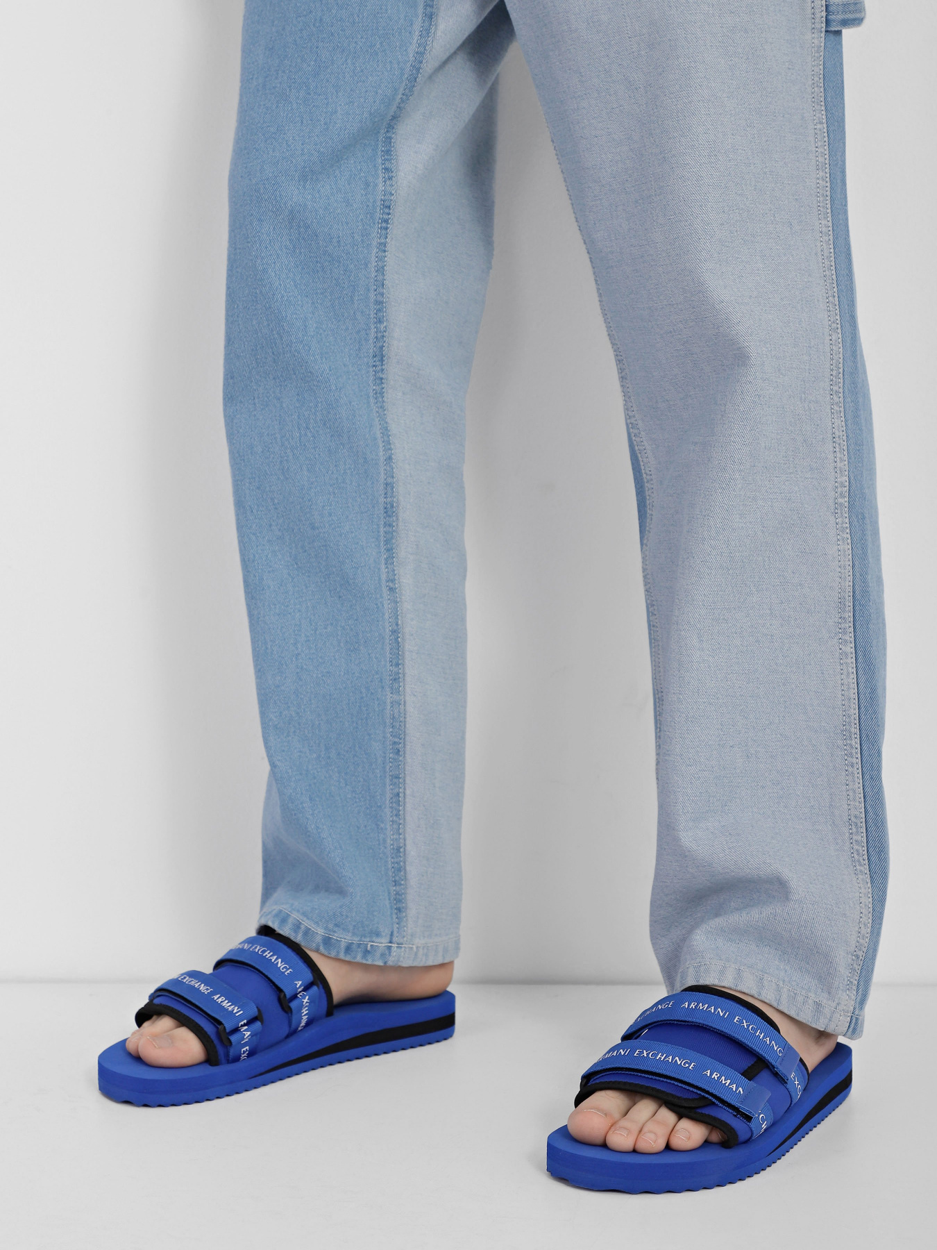 Шлёпанцы Armani Exchange модель XUP010-XV672-00539 Фото