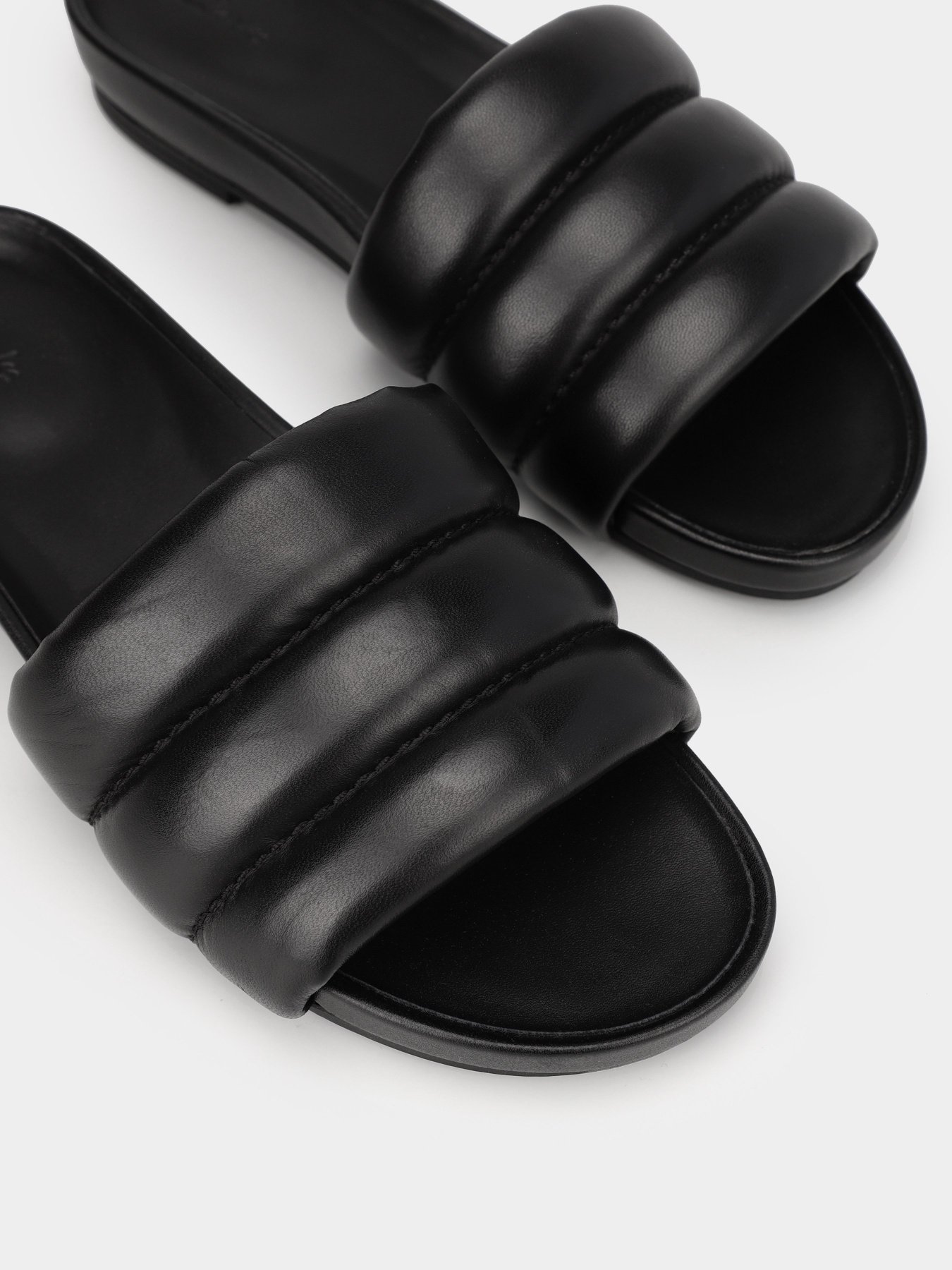 Шльопанці Clarks Pure Soft Leather модель 26173700 Фото